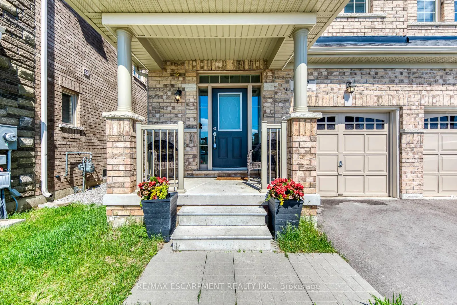 Photo 2 of 407 Skinner Road, Hamilton, Waterdown — HOMEH