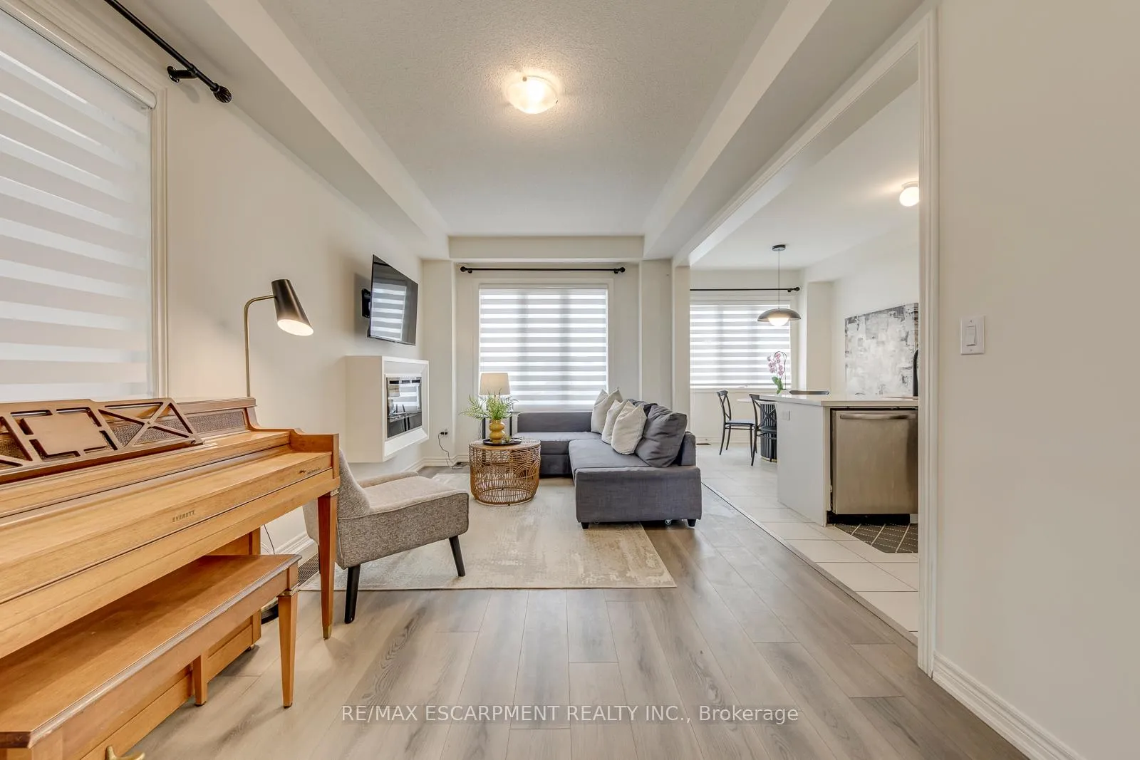 Photo 5 of 407 Skinner Road, Hamilton, Waterdown — HOMEH