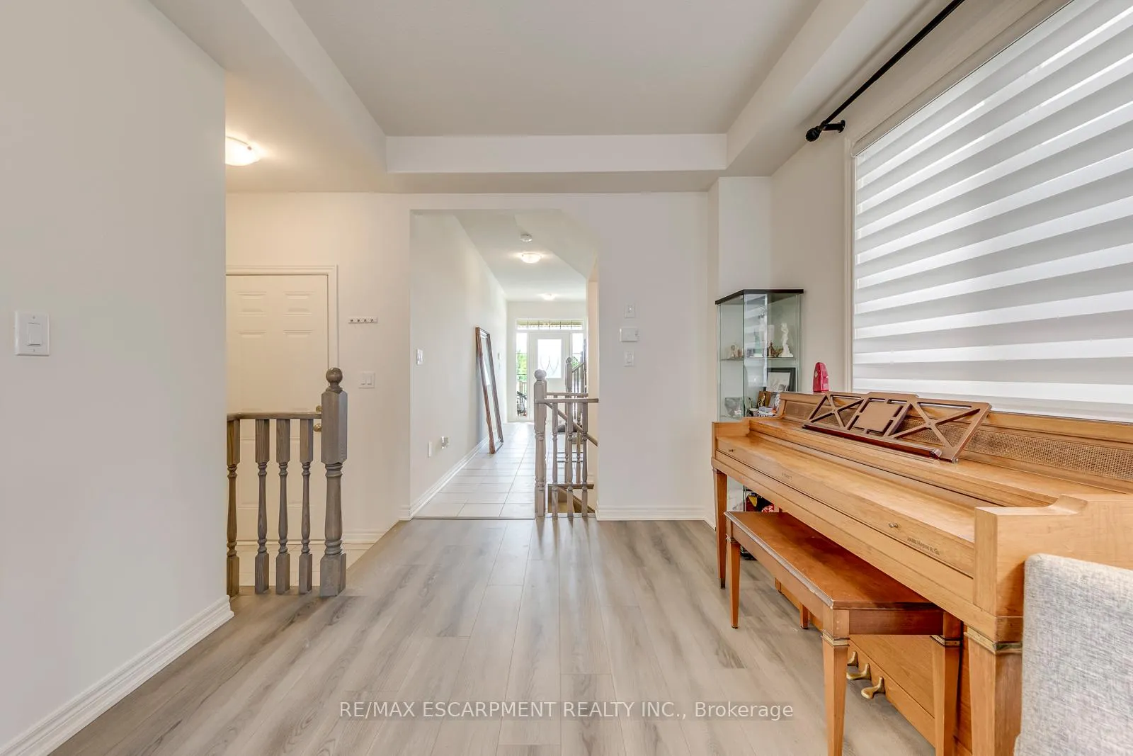 Photo 6 of 407 Skinner Road, Hamilton, Waterdown — HOMEH