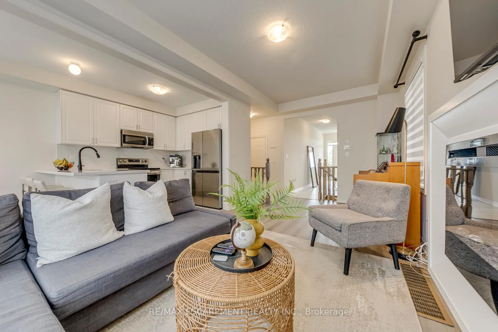 Photo 8 of 407 Skinner Road, Hamilton, Waterdown — HOMEH