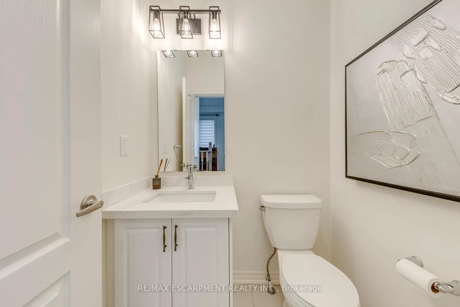 Photo 14 of 407 Skinner Road, Hamilton, Waterdown — HOMEH