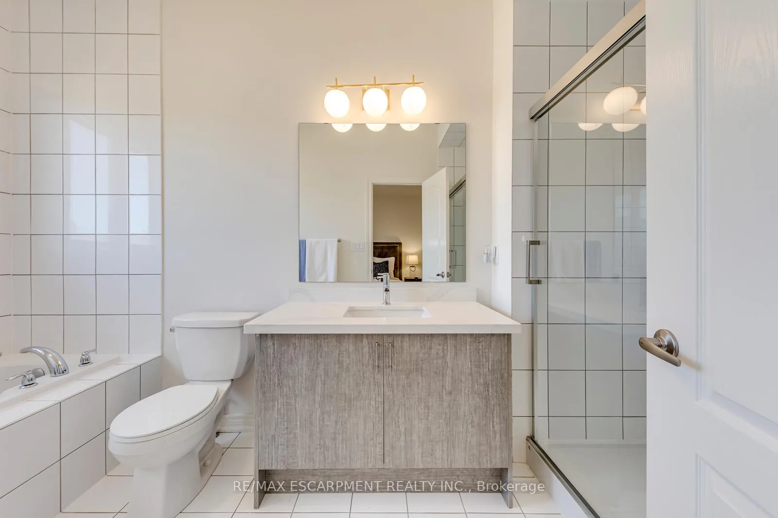 Photo 18 of 407 Skinner Road, Hamilton, Waterdown — HOMEH