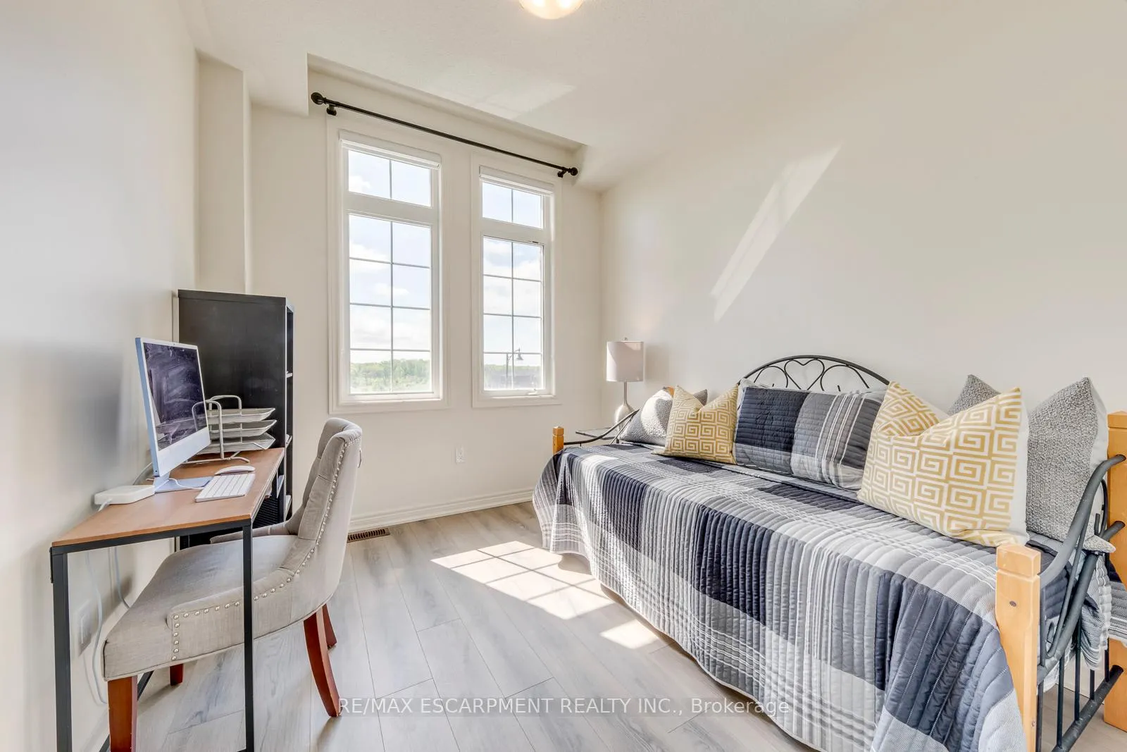 Photo 22 of 407 Skinner Road, Hamilton, Waterdown — HOMEH