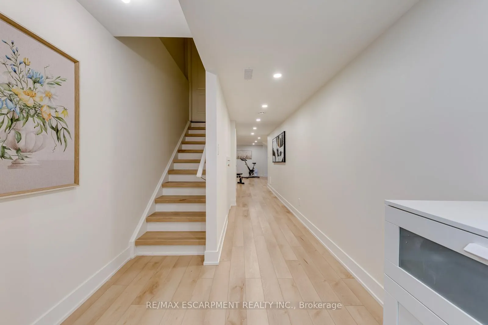 Photo 27 of 407 Skinner Road, Hamilton, Waterdown — HOMEH