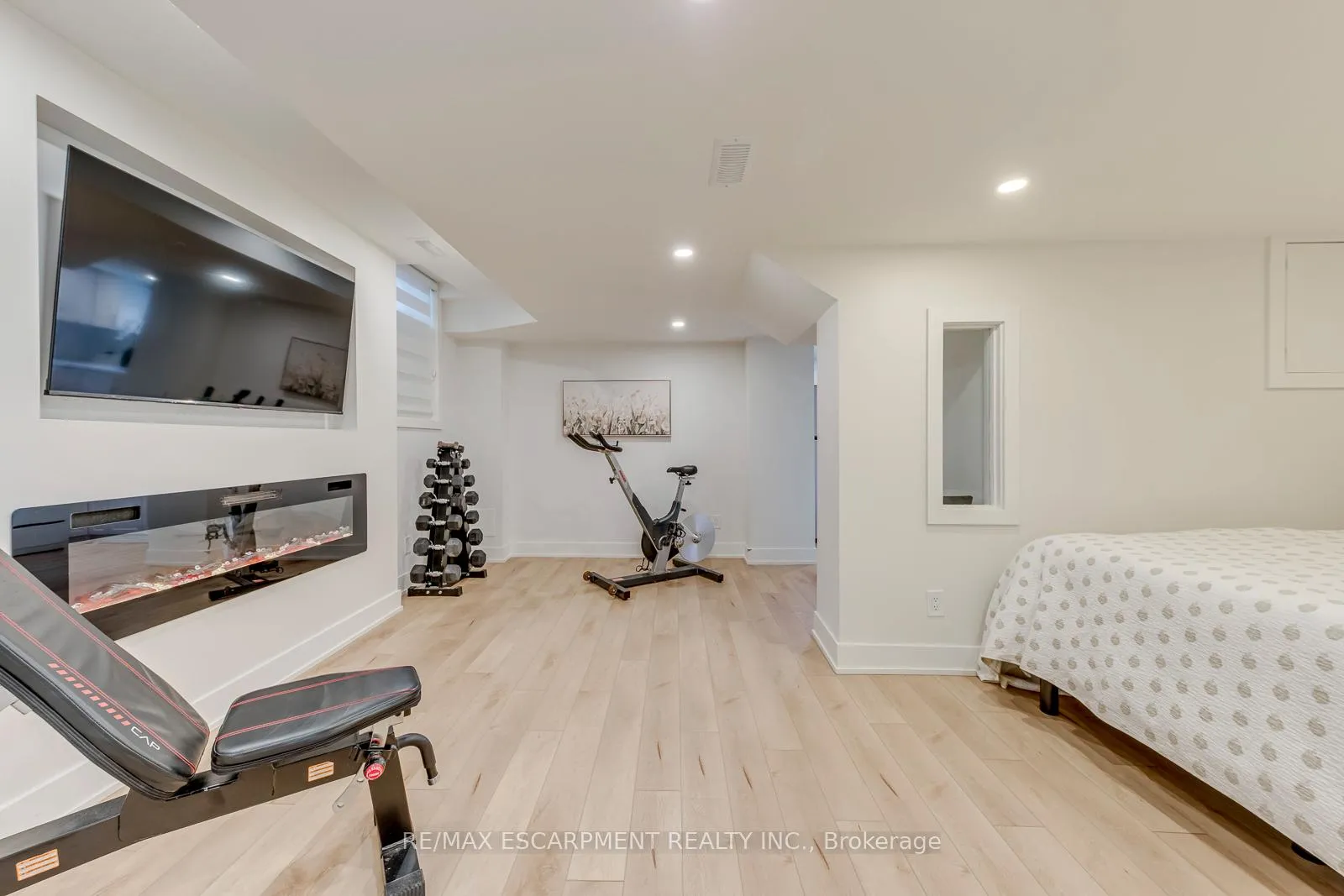 Photo 28 of 407 Skinner Road, Hamilton, Waterdown — HOMEH