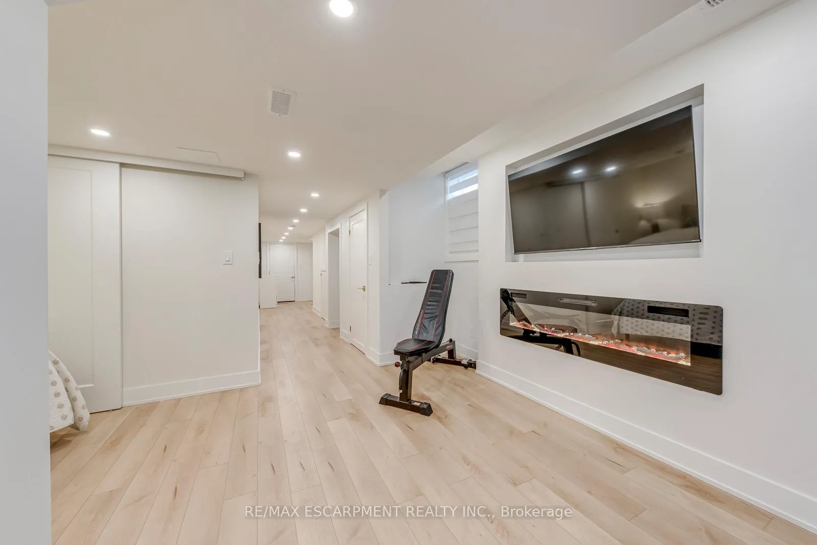 Photo 31 of 407 Skinner Road, Hamilton, Waterdown — HOMEH