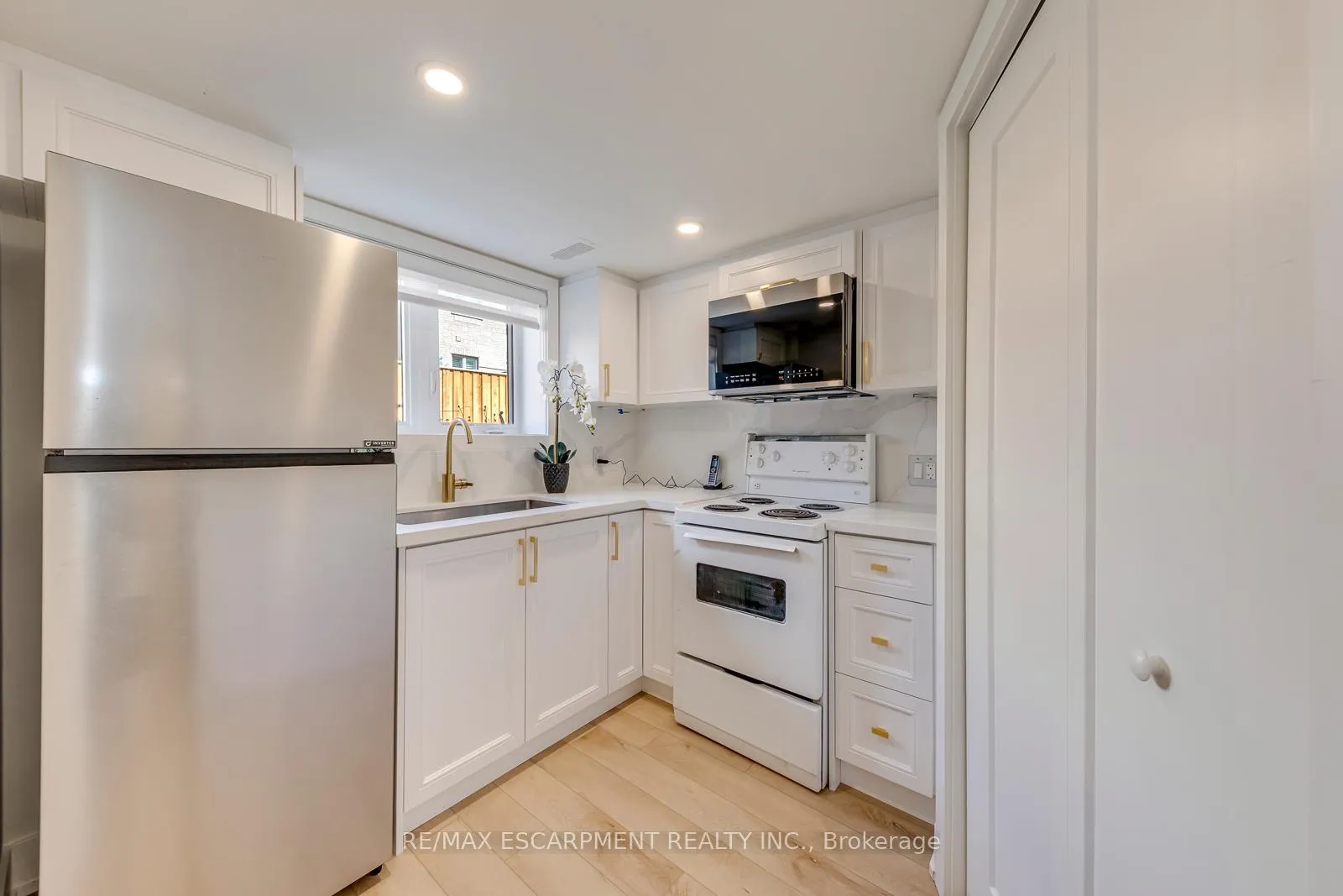 Photo 32 of 407 Skinner Road, Hamilton, Waterdown — HOMEH