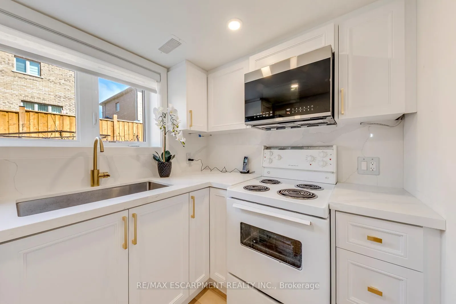 Photo 33 of 407 Skinner Road, Hamilton, Waterdown — HOMEH