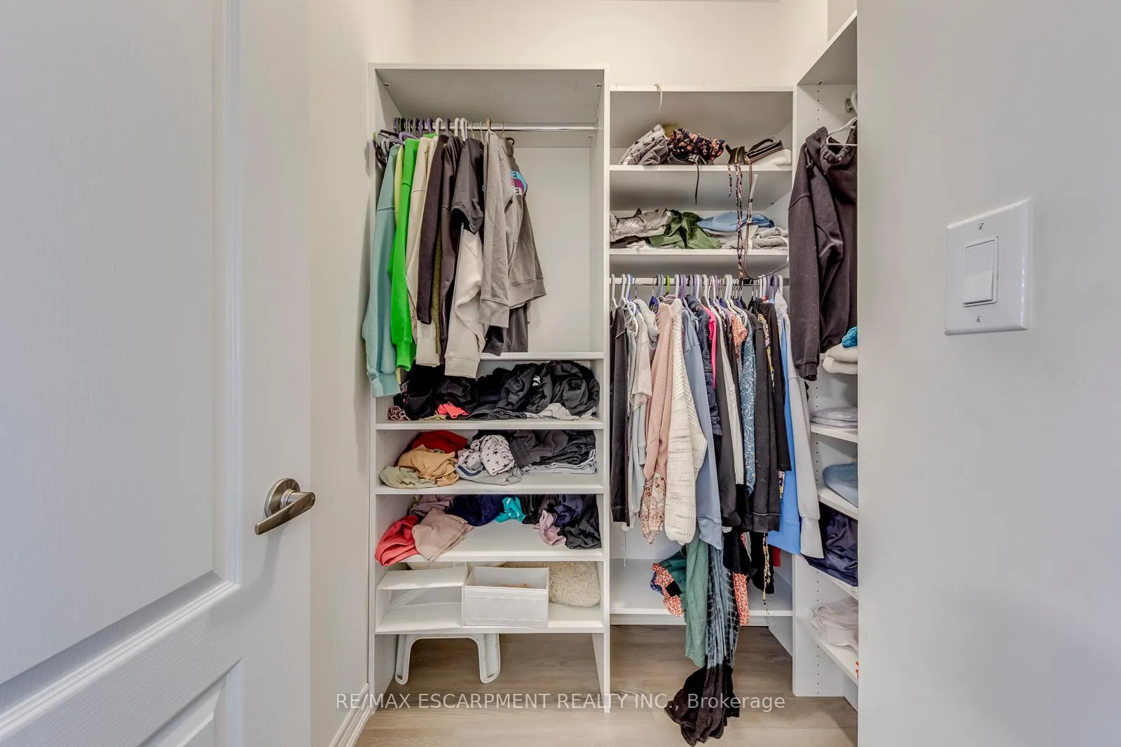 Photo 35 of 407 Skinner Road, Hamilton, Waterdown — HOMEH