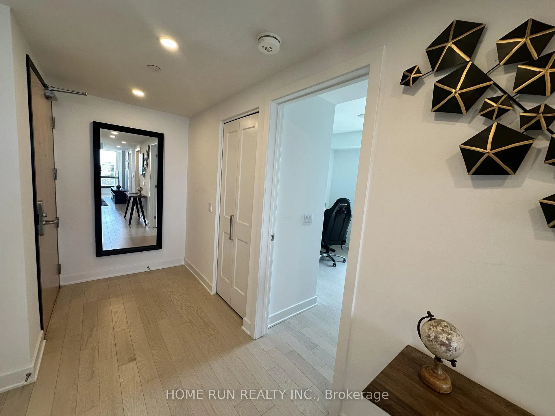Photo 4 of Unit 1701, 340 Queen Street, Ottawa, Ottawa Centre — HOMEH