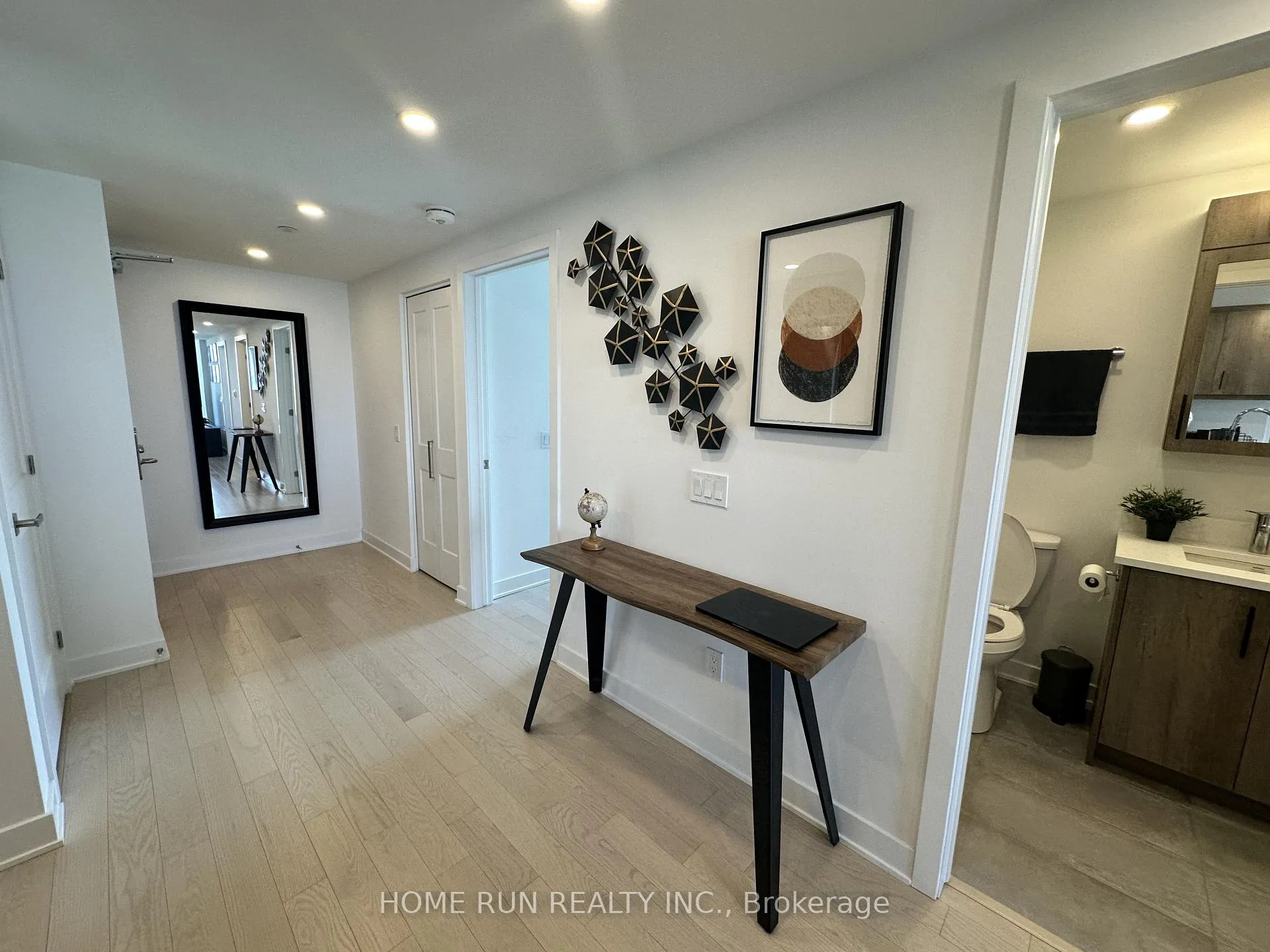 Photo 5 of Unit 1701, 340 Queen Street, Ottawa, Ottawa Centre — HOMEH