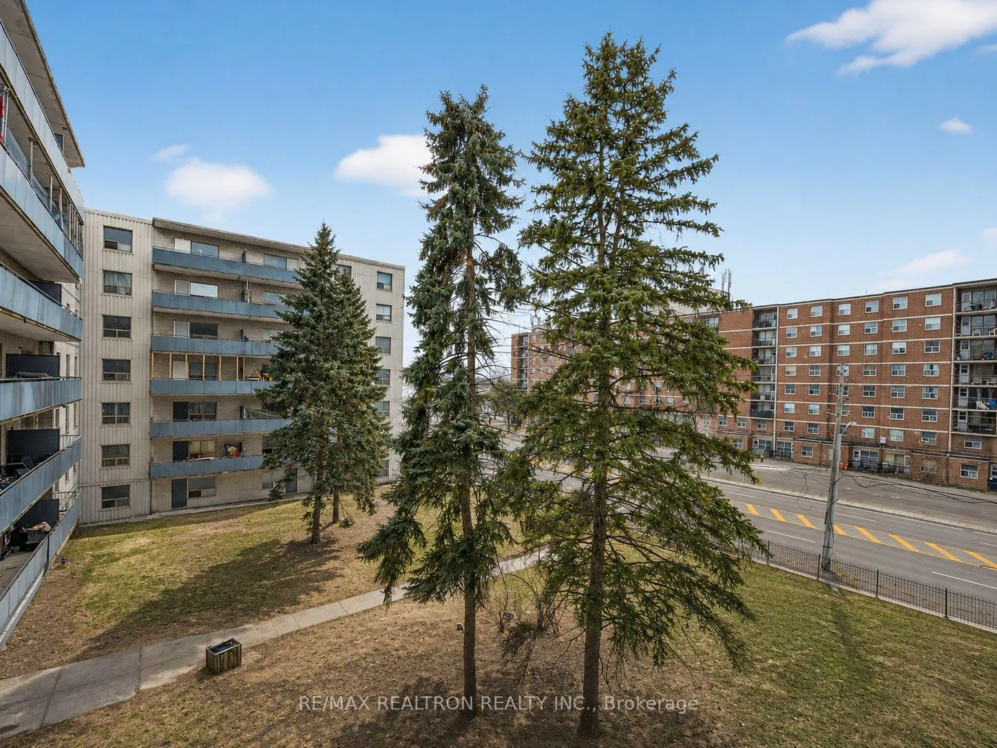 Front of Unit 716, 275 Wentworth Street W