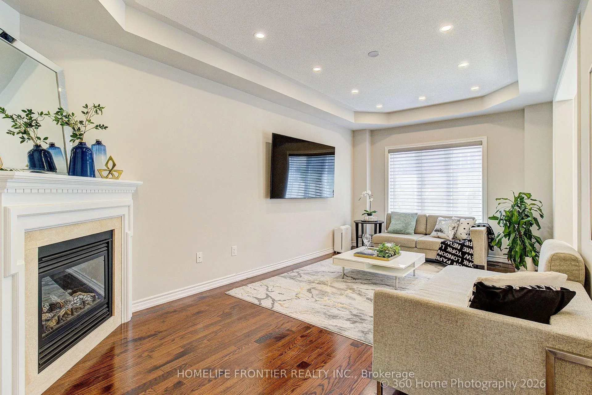 Photo 5 of 117 White Beach Crescent, Vaughan, Patterson — HOMEH