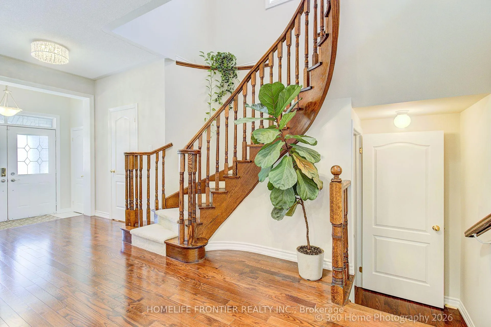 Photo 12 of 117 White Beach Crescent, Vaughan, Patterson — HOMEH
