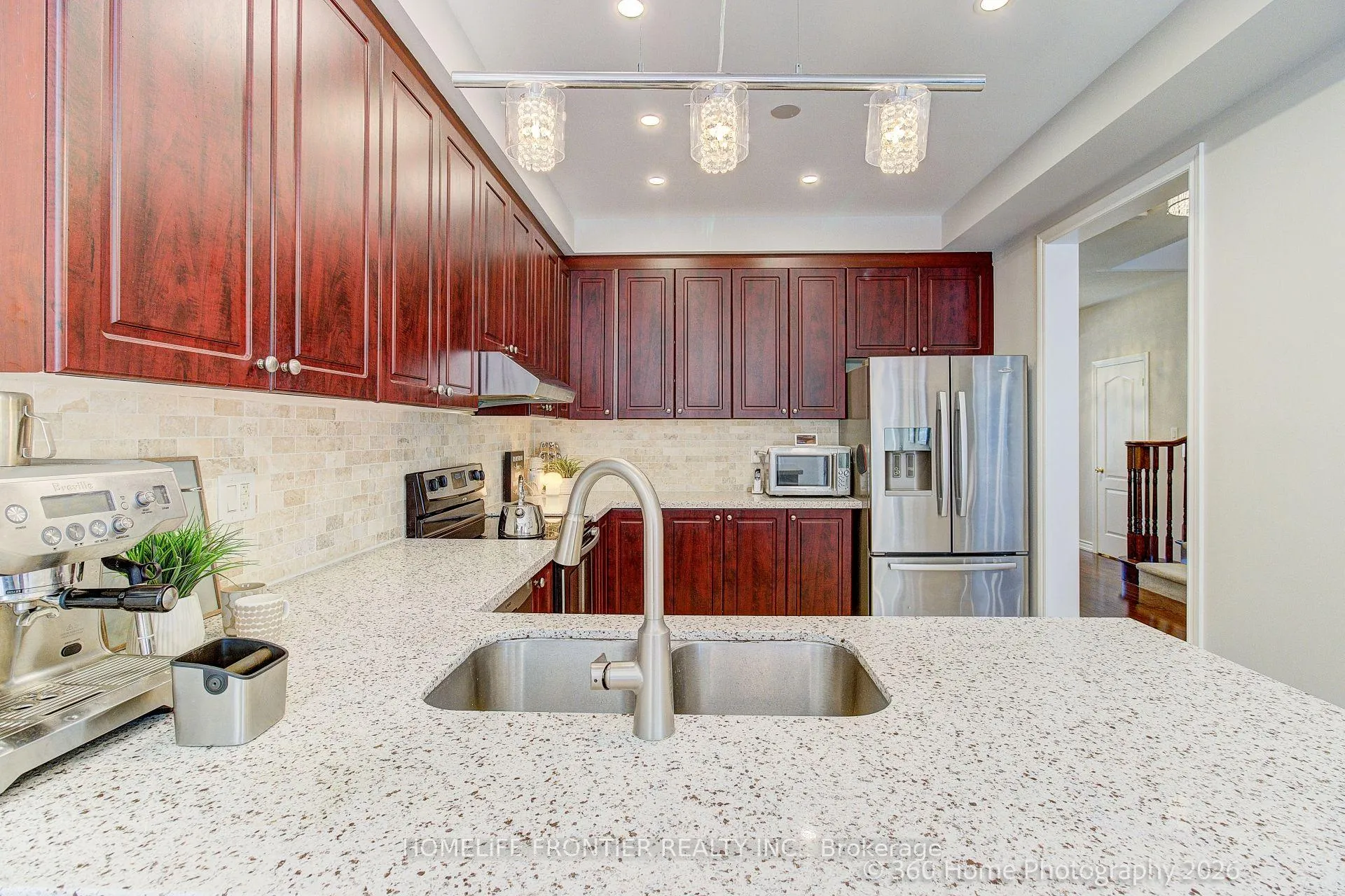Photo 15 of 117 White Beach Crescent, Vaughan, Patterson — HOMEH