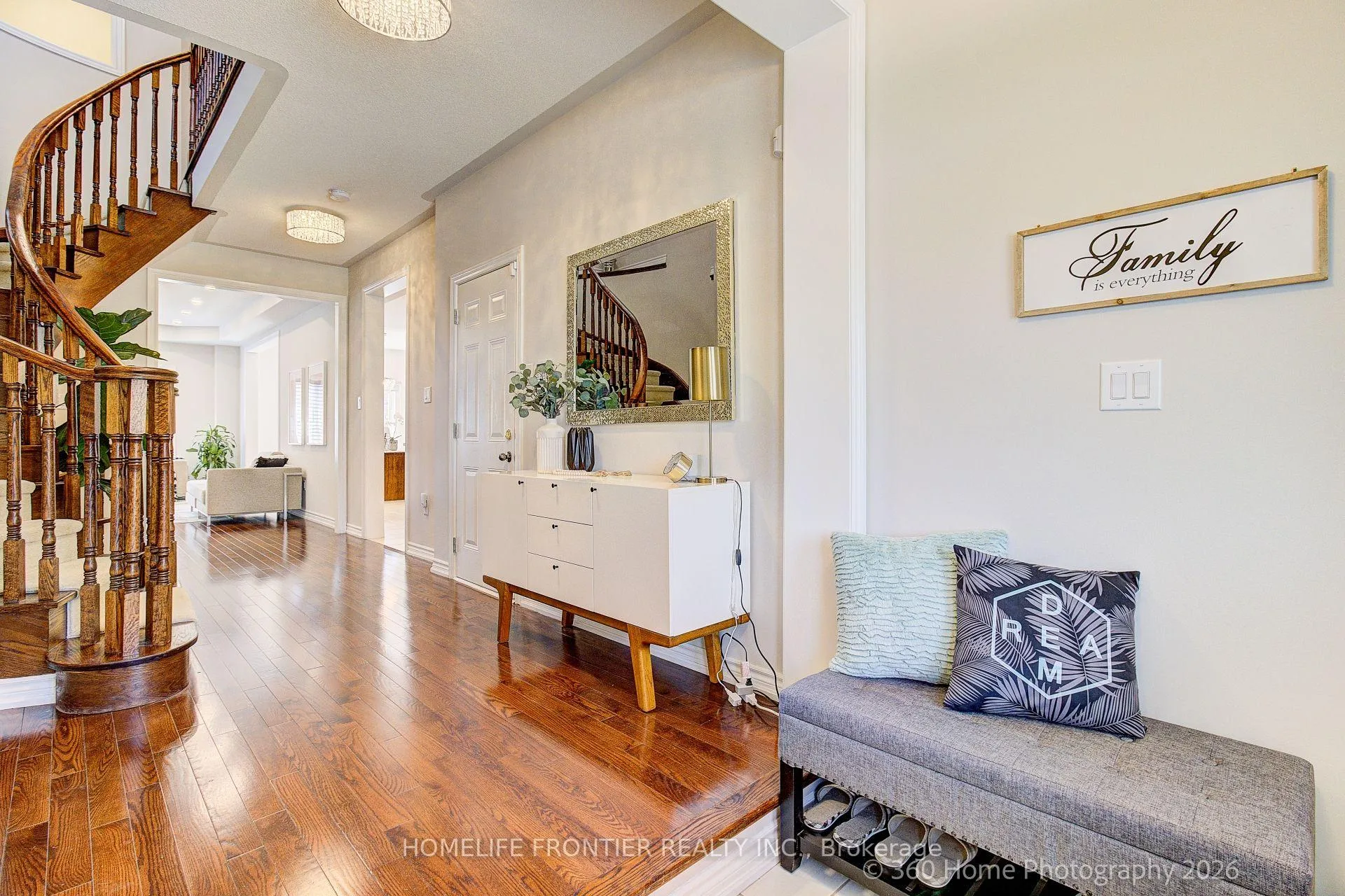 Photo 17 of 117 White Beach Crescent, Vaughan, Patterson — HOMEH