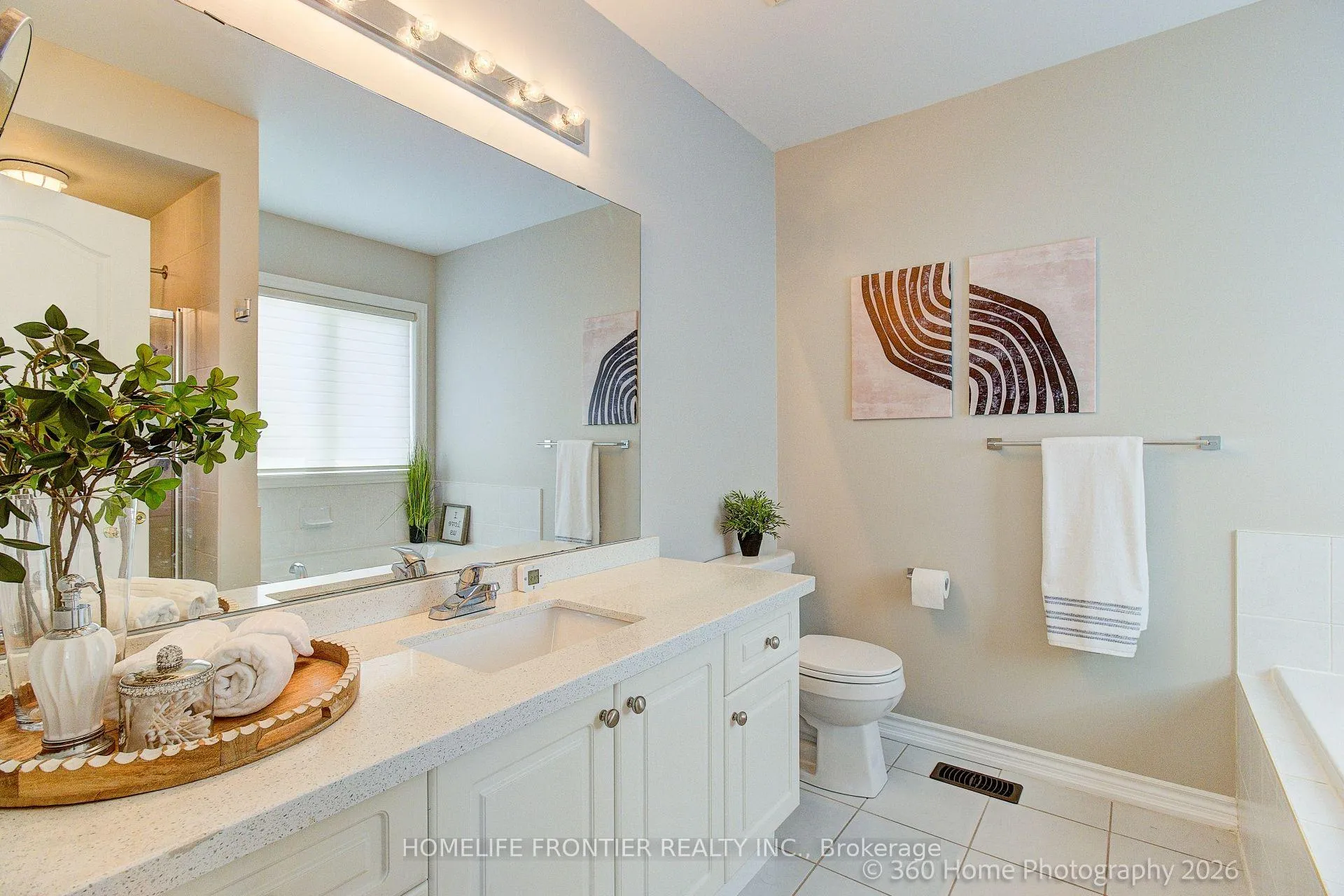 Photo 20 of 117 White Beach Crescent, Vaughan, Patterson — HOMEH