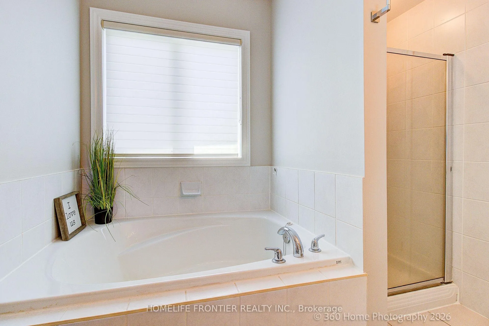 Photo 21 of 117 White Beach Crescent, Vaughan, Patterson — HOMEH
