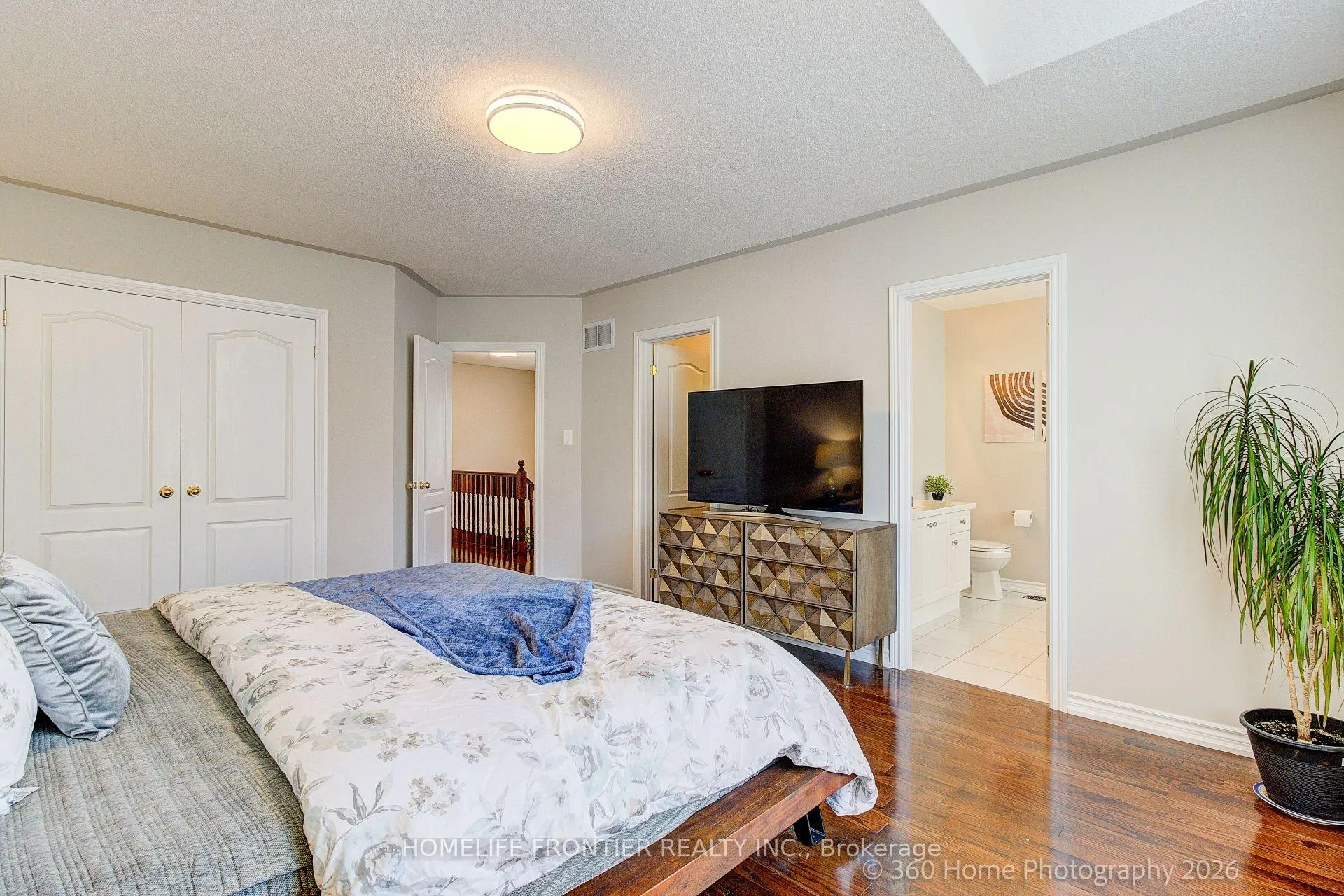 Photo 24 of 117 White Beach Crescent, Vaughan, Patterson — HOMEH