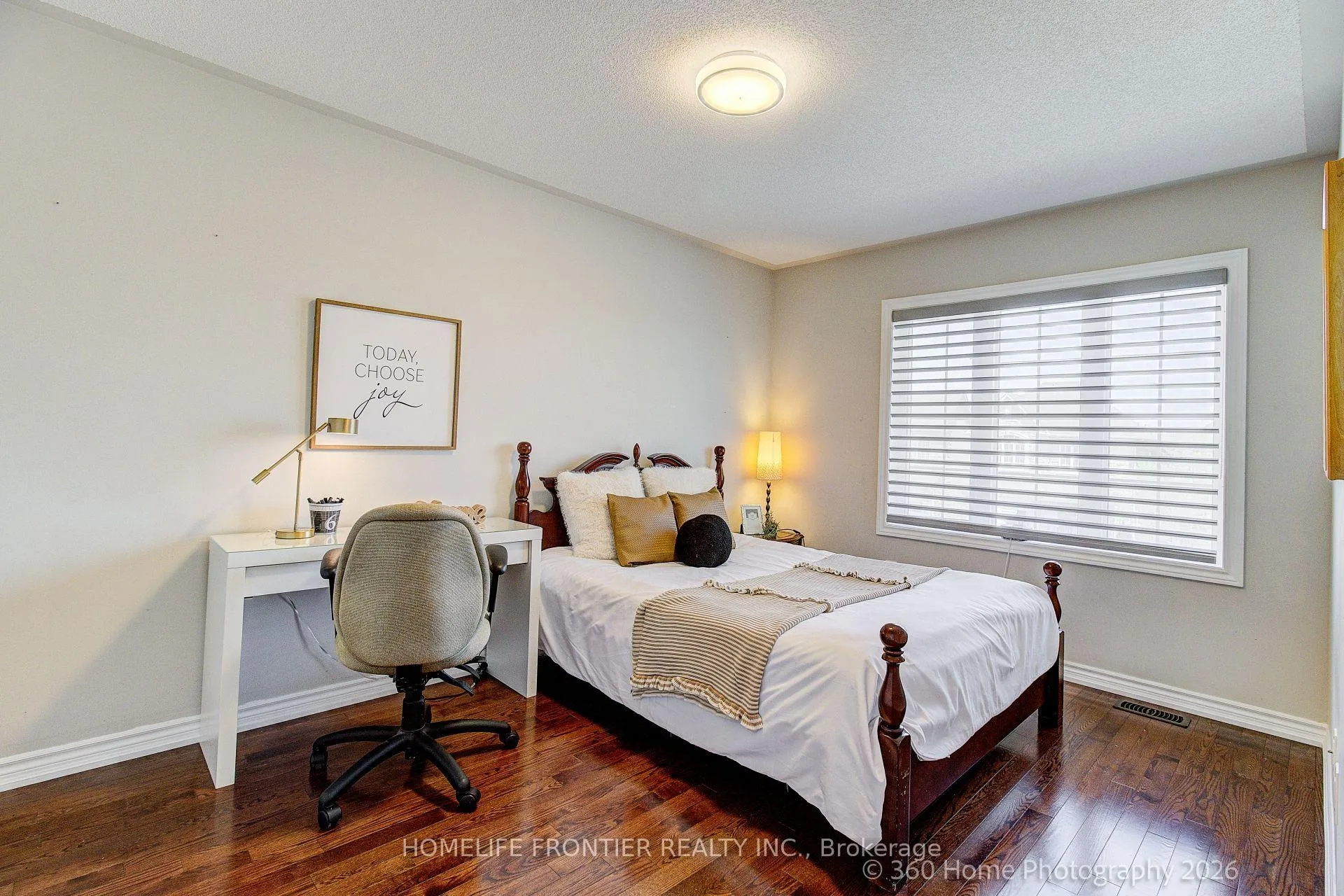 Photo 30 of 117 White Beach Crescent, Vaughan, Patterson — HOMEH