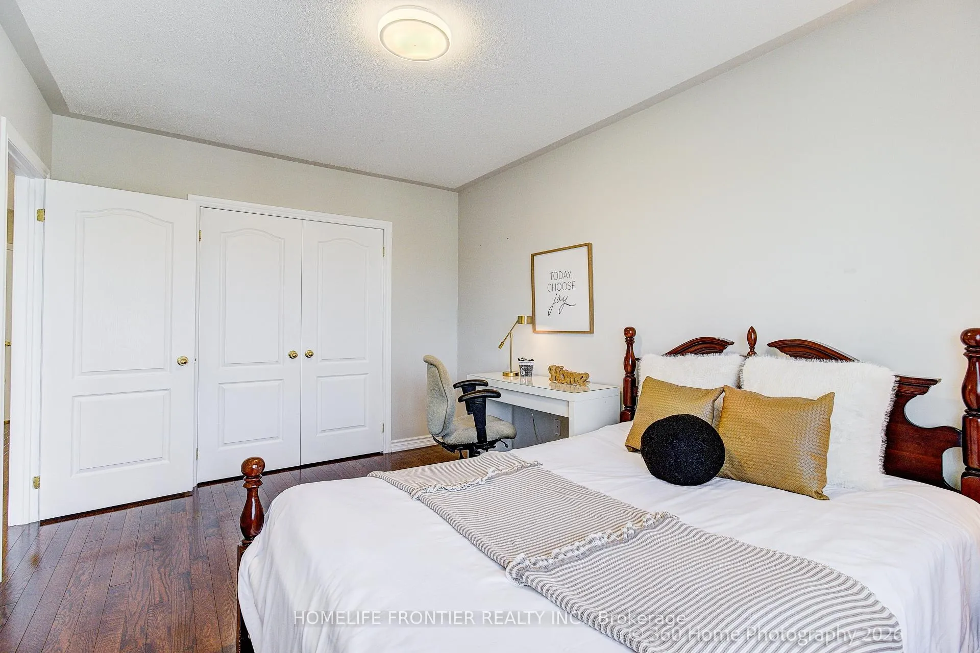 Photo 32 of 117 White Beach Crescent, Vaughan, Patterson — HOMEH