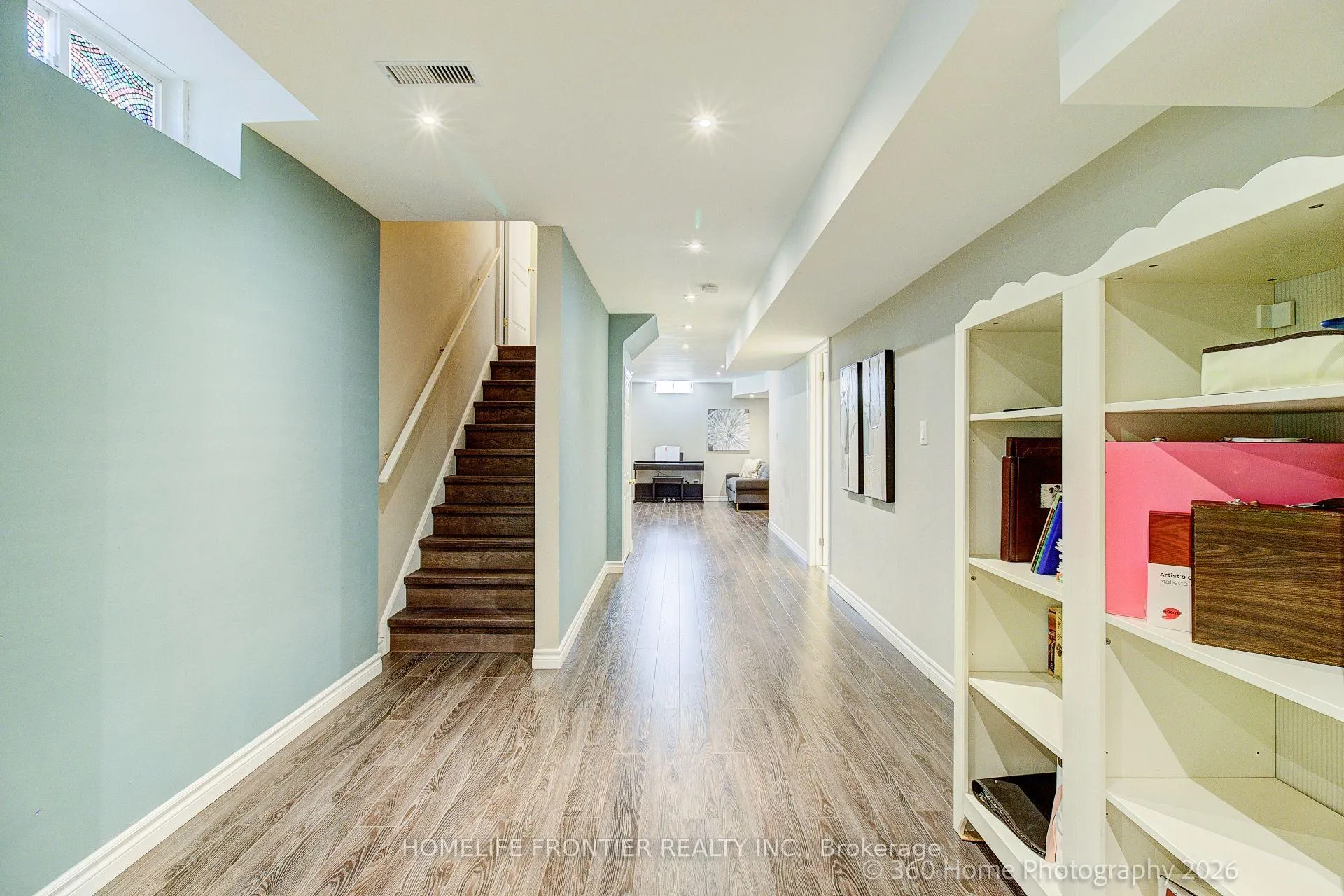 Photo 36 of 117 White Beach Crescent, Vaughan, Patterson — HOMEH