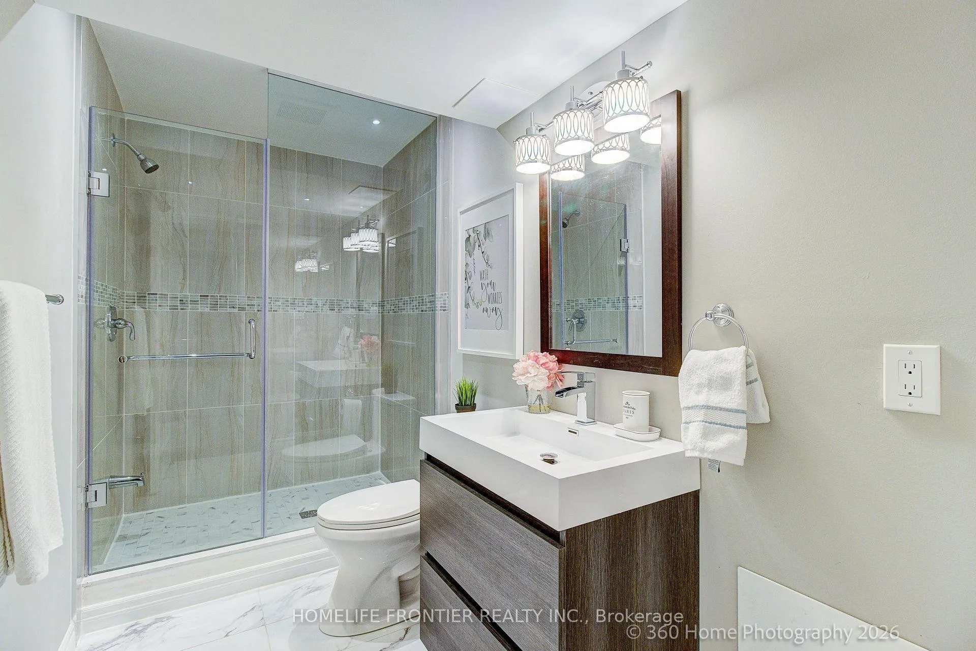 Photo 37 of 117 White Beach Crescent, Vaughan, Patterson — HOMEH
