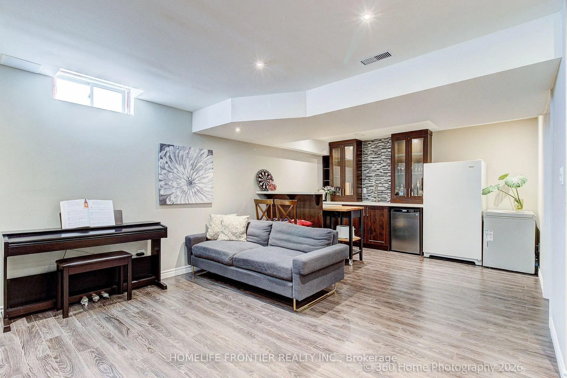 Photo 38 of 117 White Beach Crescent, Vaughan, Patterson — HOMEH