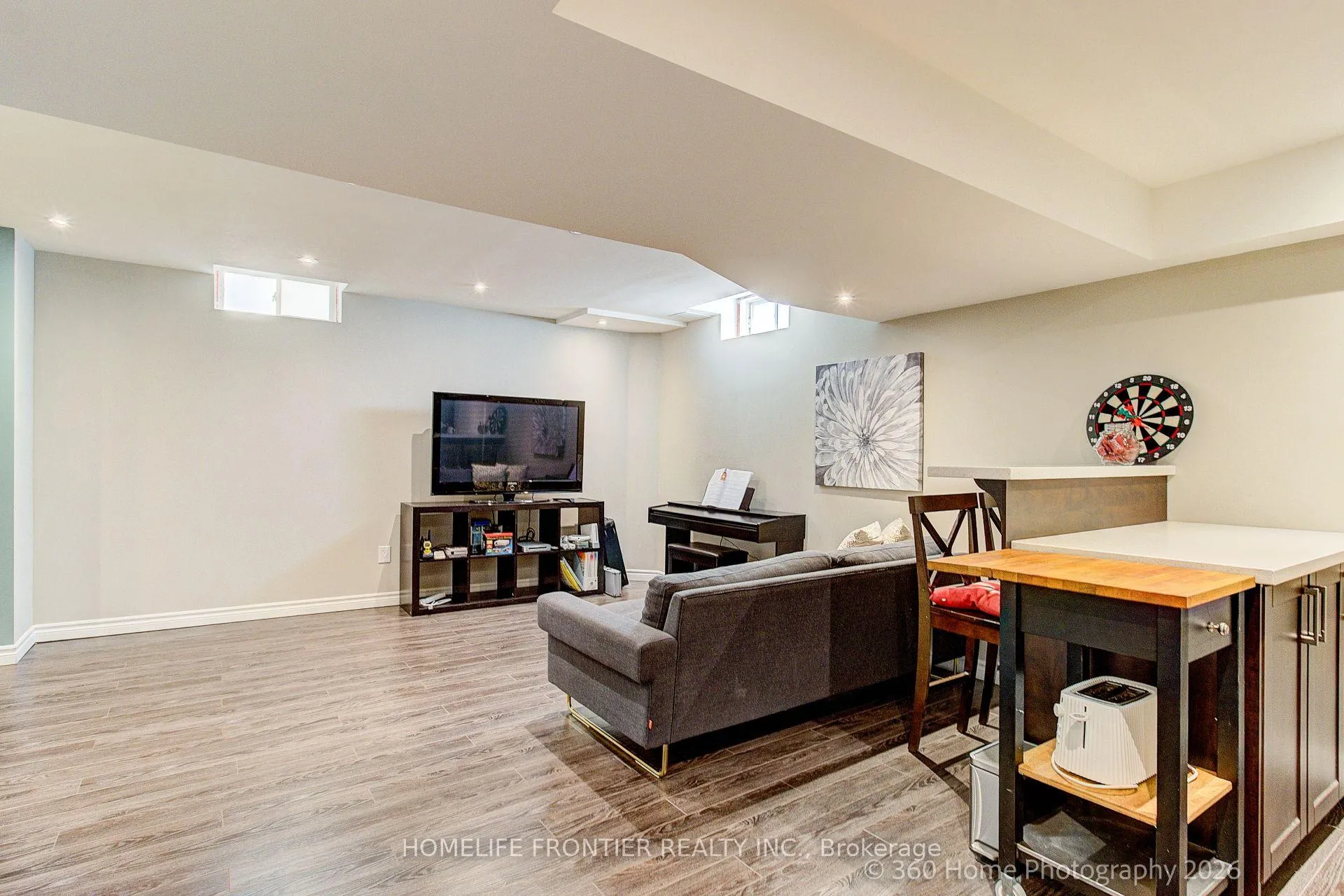 Photo 39 of 117 White Beach Crescent, Vaughan, Patterson — HOMEH