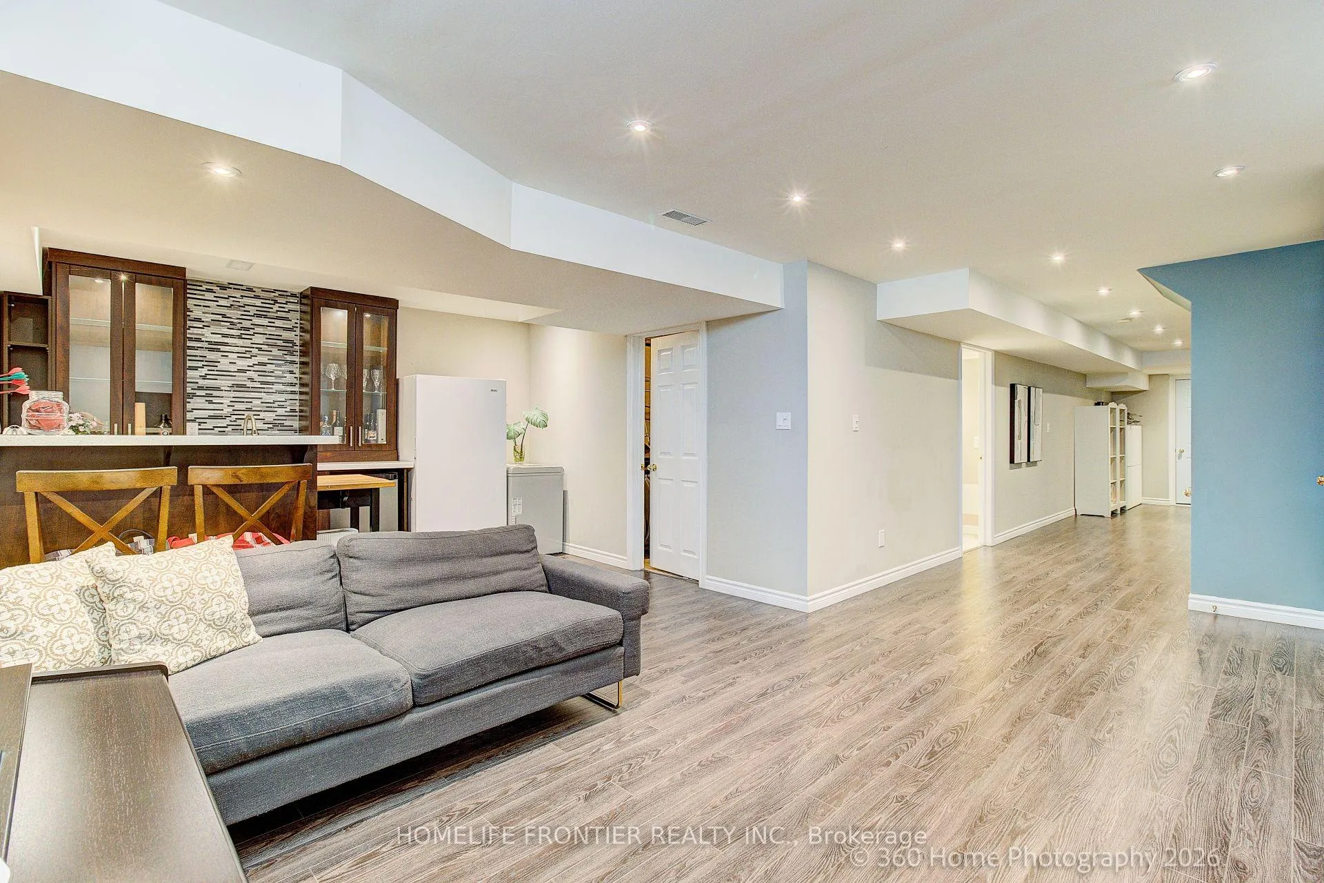 Photo 40 of 117 White Beach Crescent, Vaughan, Patterson — HOMEH