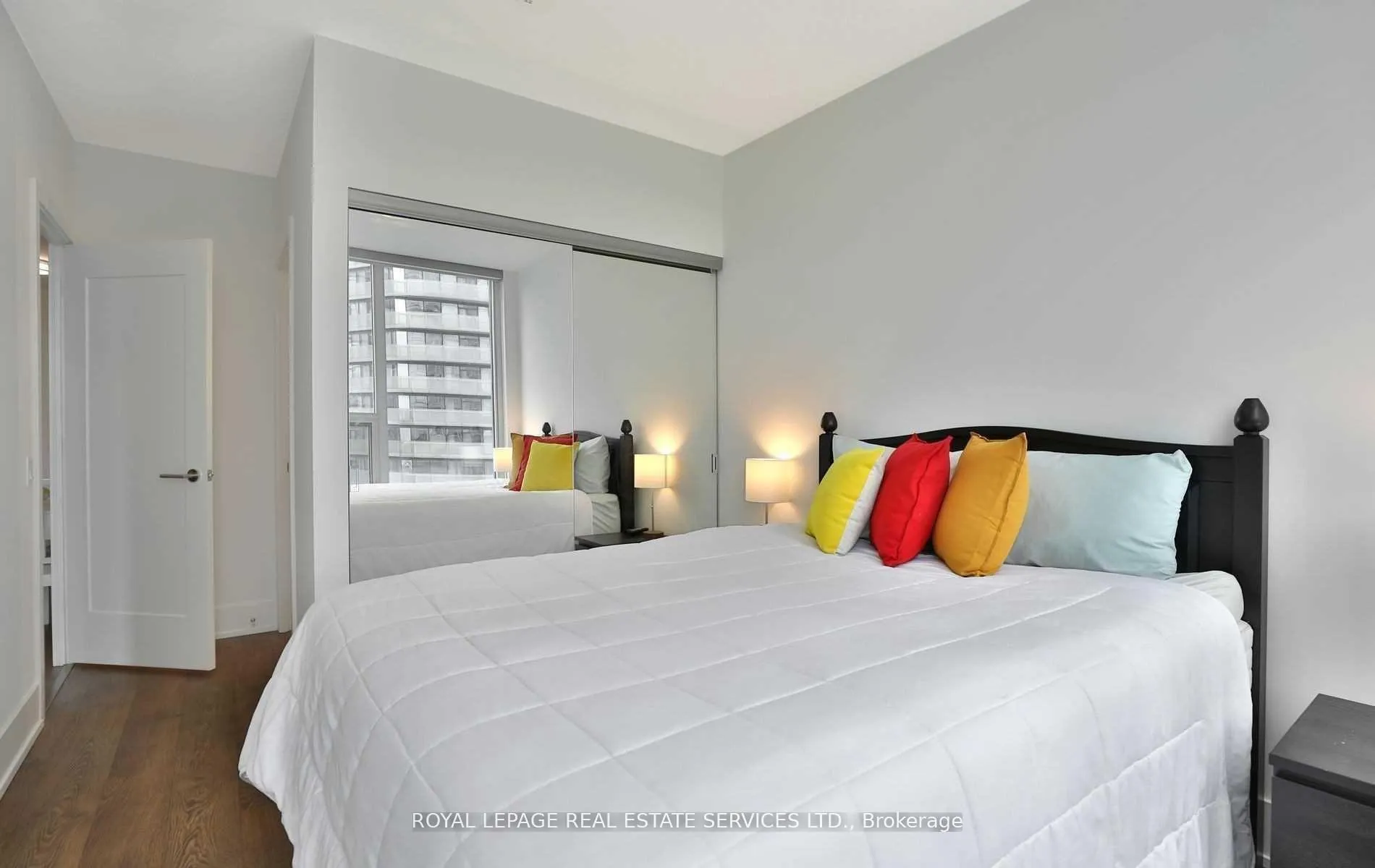 Photo 9 of Unit 5001, 10 York Street, Toronto, Waterfront Communities — HOMEH