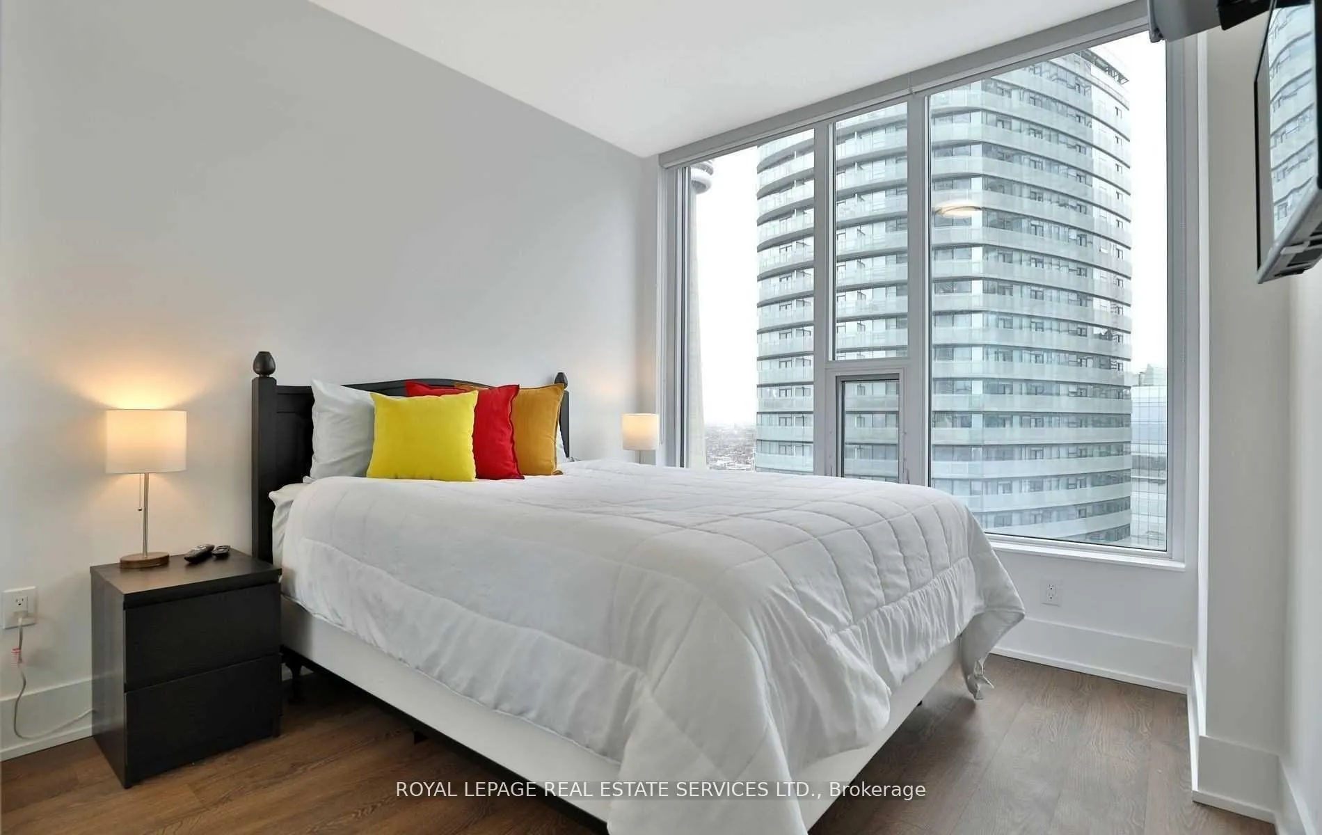 Photo 10 of Unit 5001, 10 York Street, Toronto, Waterfront Communities — HOMEH