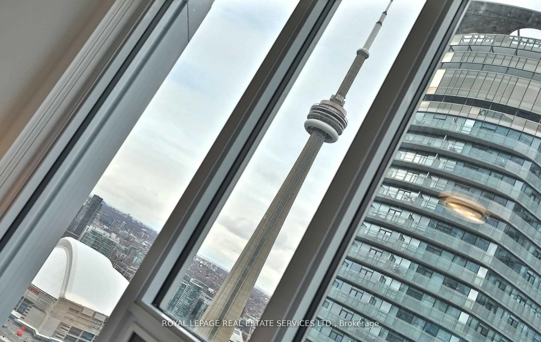Photo 11 of Unit 5001, 10 York Street, Toronto, Waterfront Communities — HOMEH