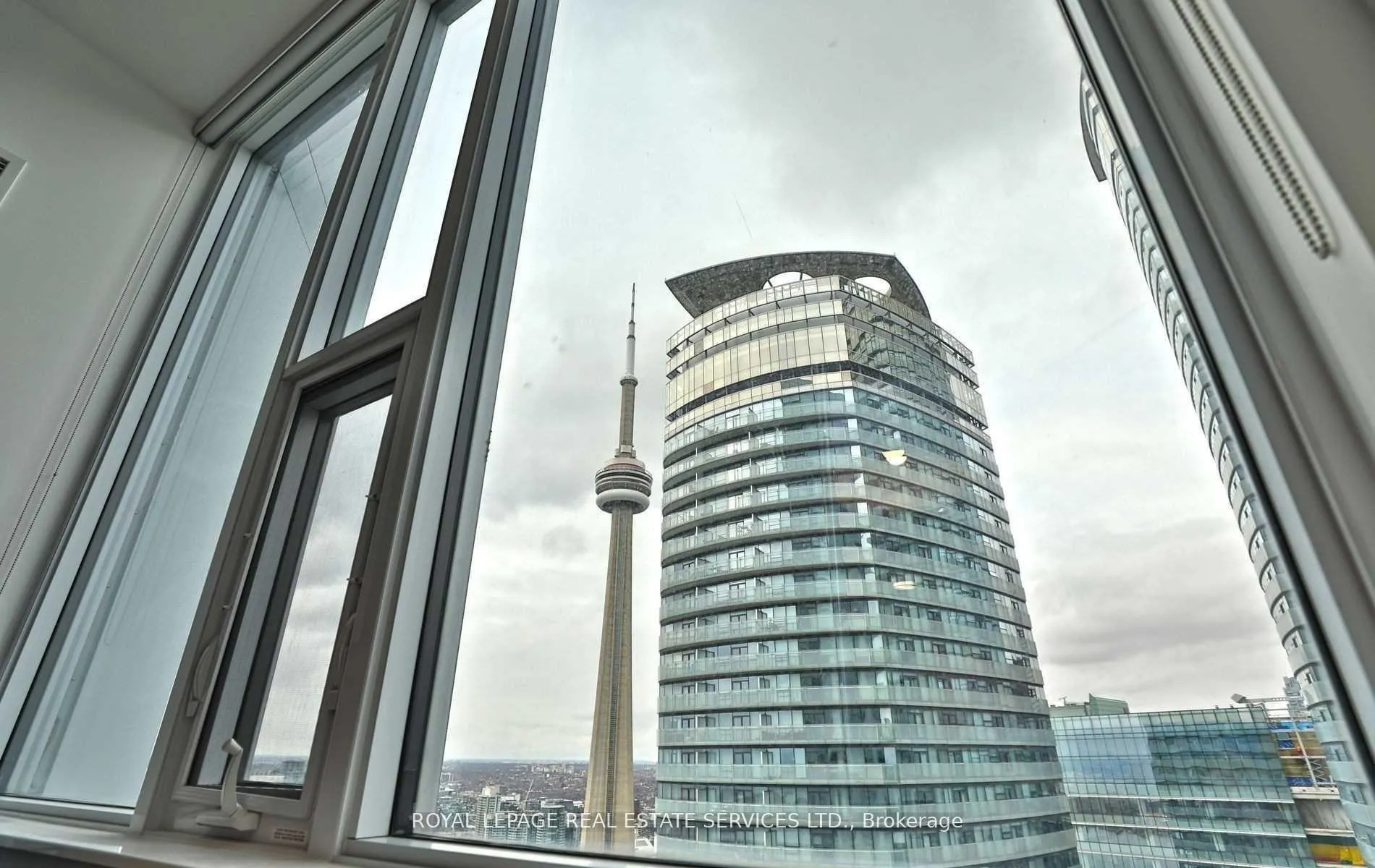 Photo 12 of Unit 5001, 10 York Street, Toronto, Waterfront Communities — HOMEH