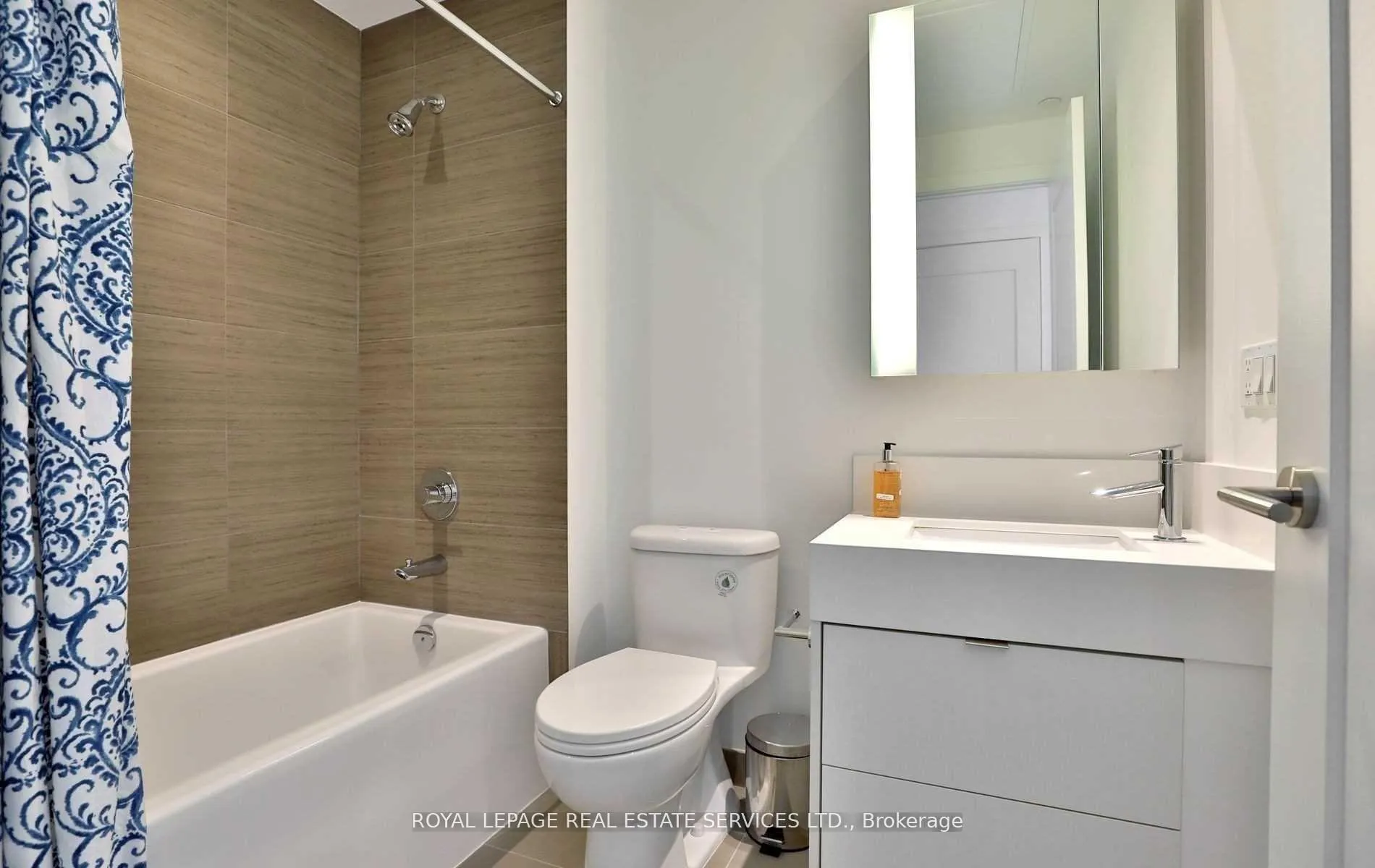 Photo 15 of Unit 5001, 10 York Street, Toronto, Waterfront Communities — HOMEH