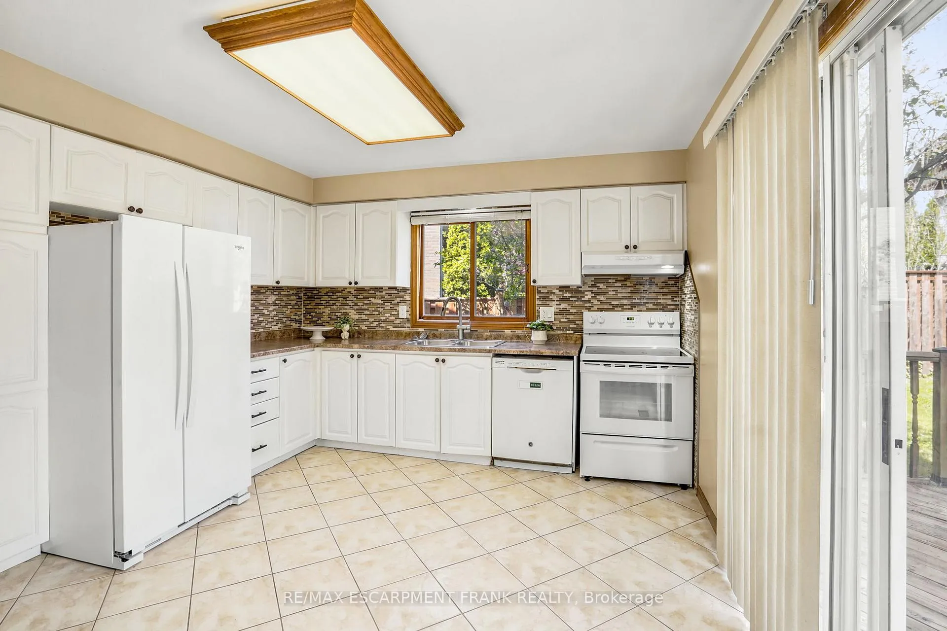 Photo 16 of 35 Amblecote Place, Hamilton, Randall — HOMEH