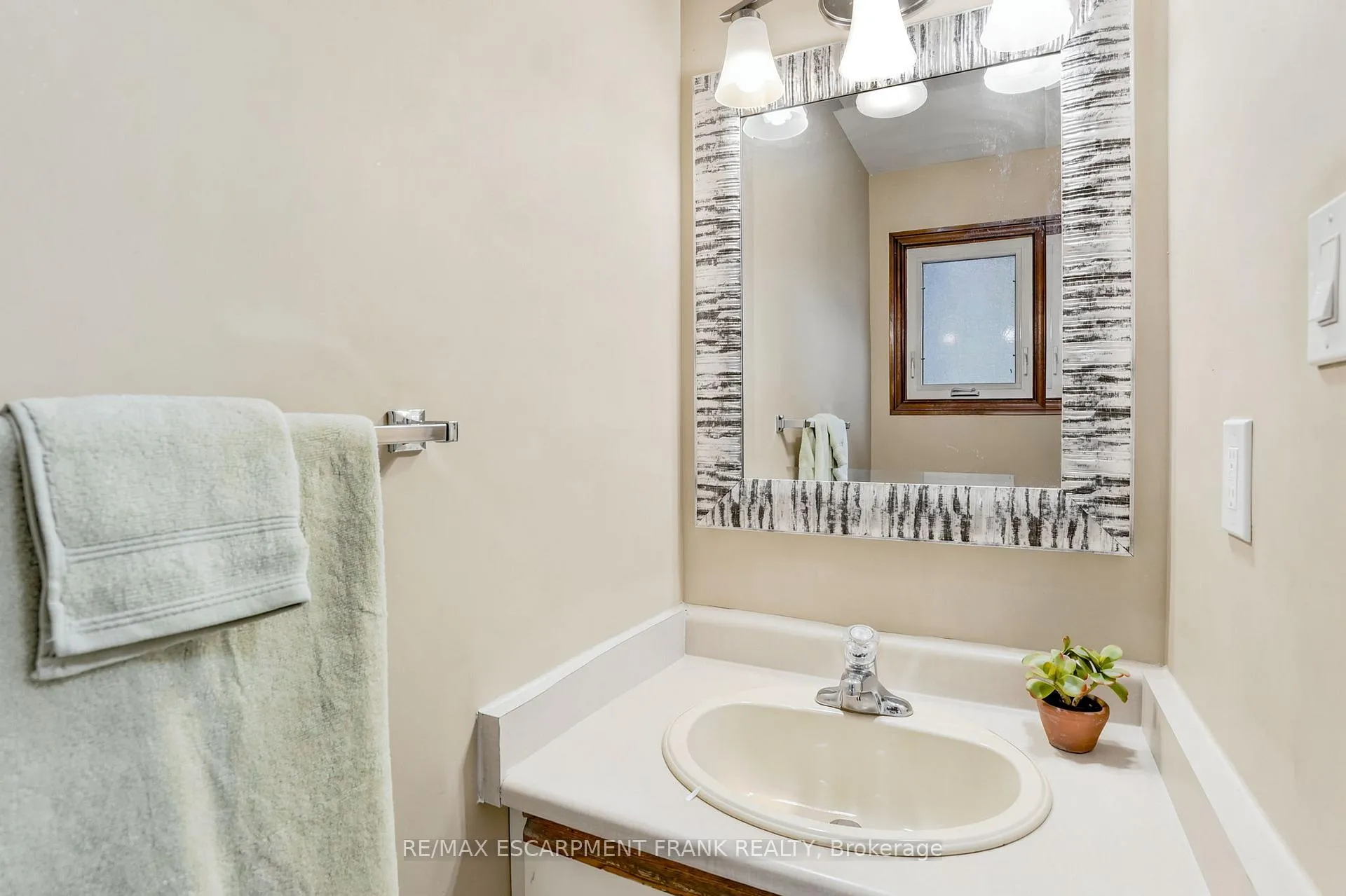 Photo 18 of 35 Amblecote Place, Hamilton, Randall — HOMEH