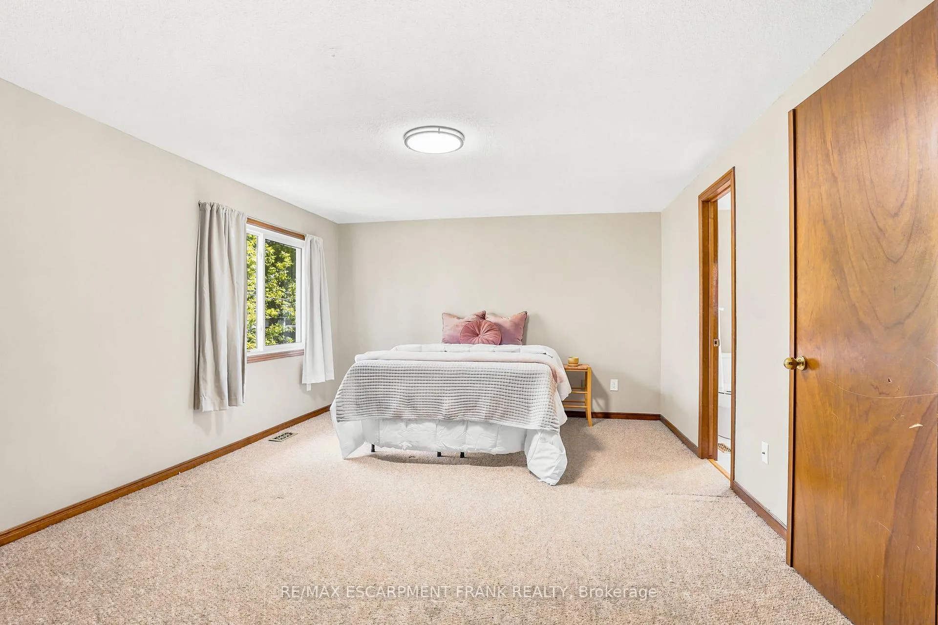 Photo 23 of 35 Amblecote Place, Hamilton, Randall — HOMEH