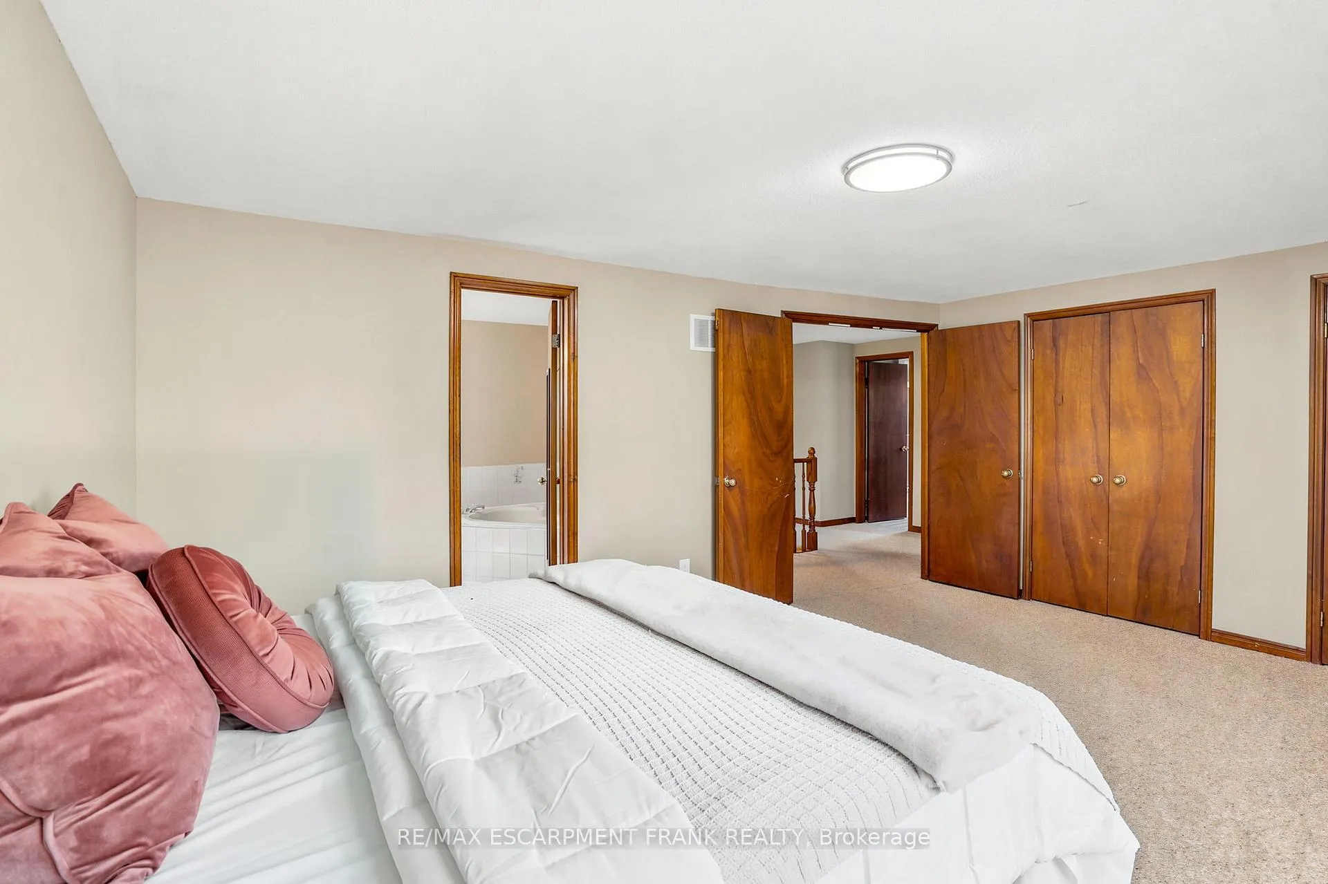 Photo 24 of 35 Amblecote Place, Hamilton, Randall — HOMEH