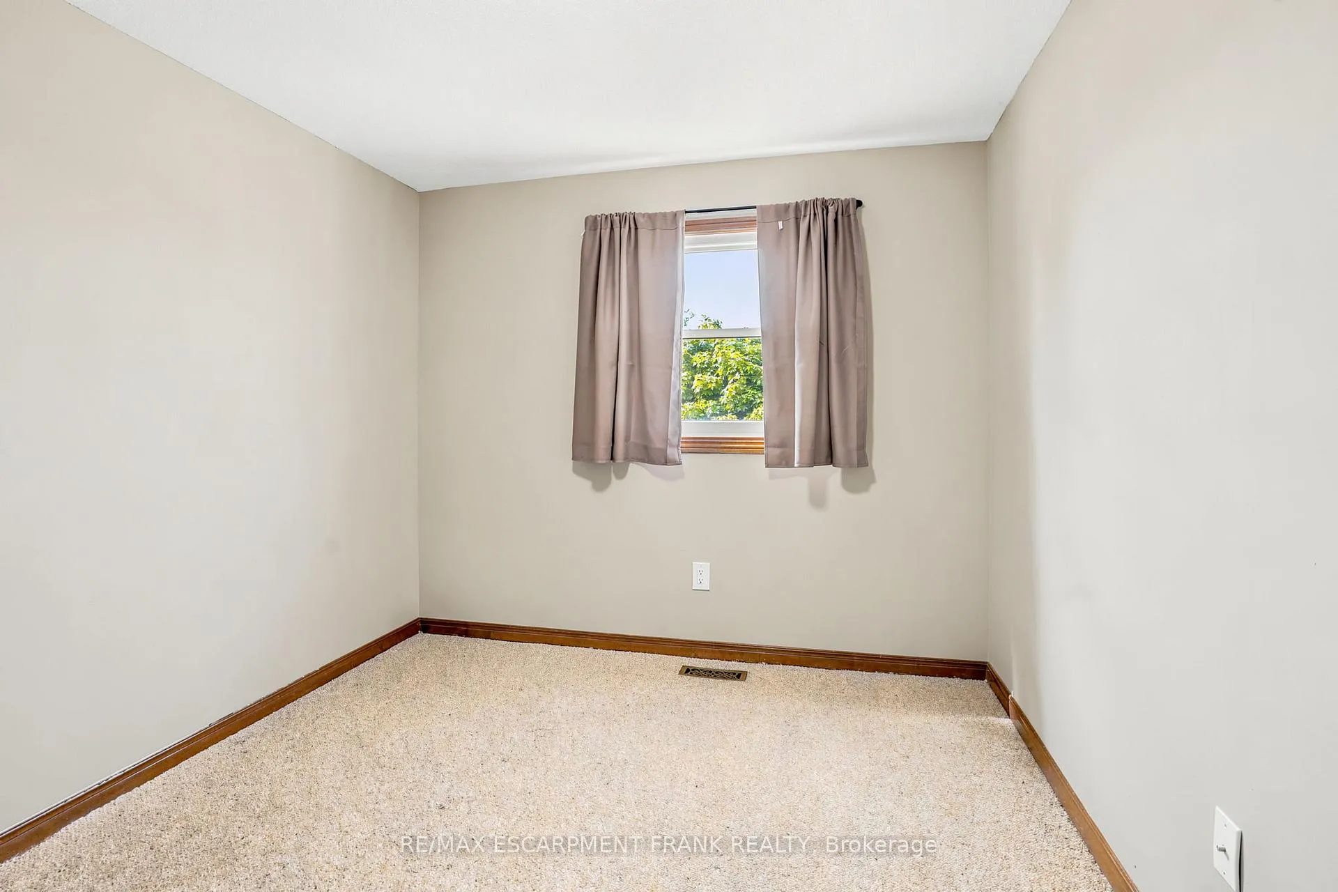 Photo 32 of 35 Amblecote Place, Hamilton, Randall — HOMEH