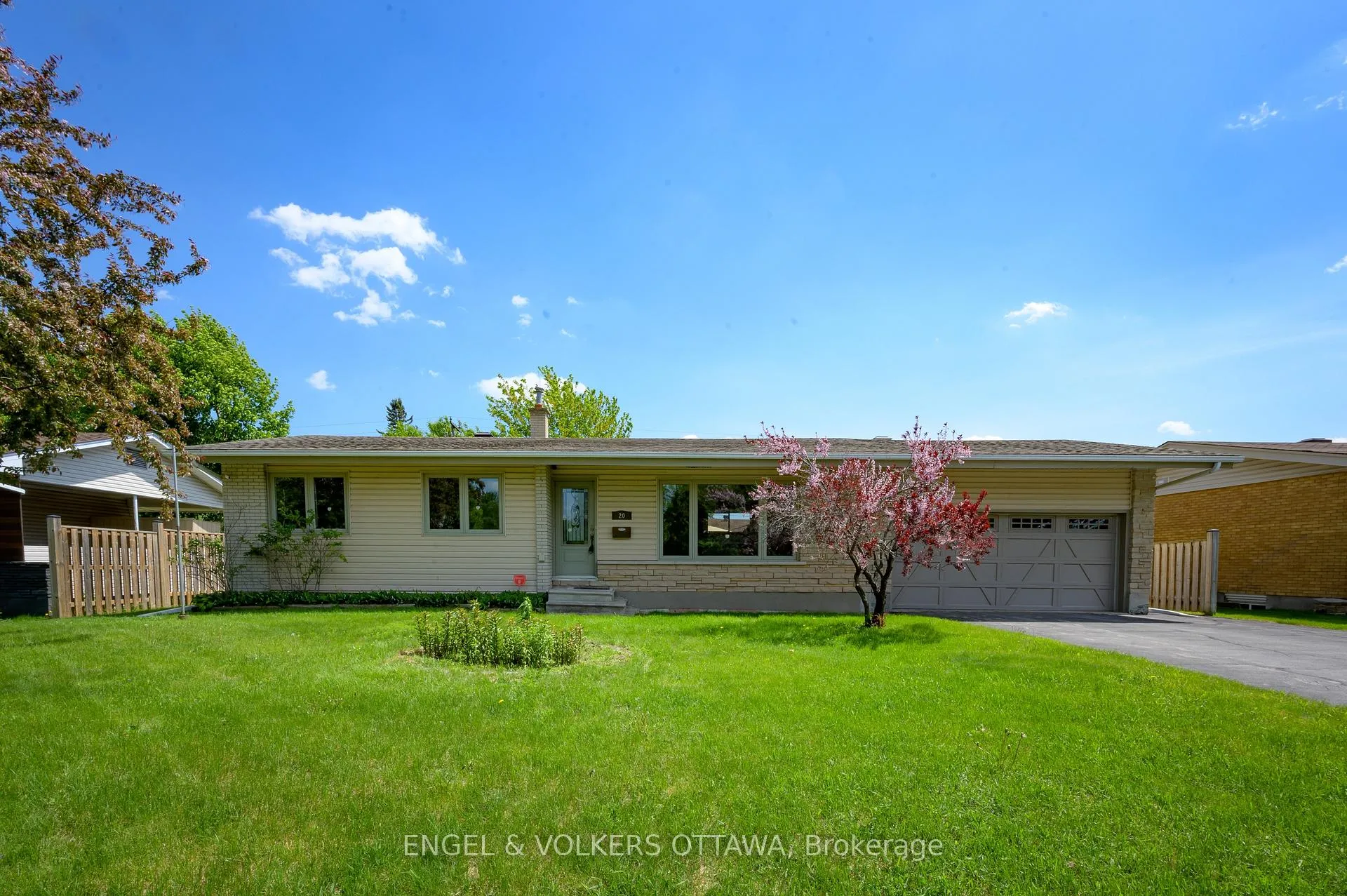 Photo 1 of 20 Majestic Drive, Ottawa, Manordale — HOMEH
