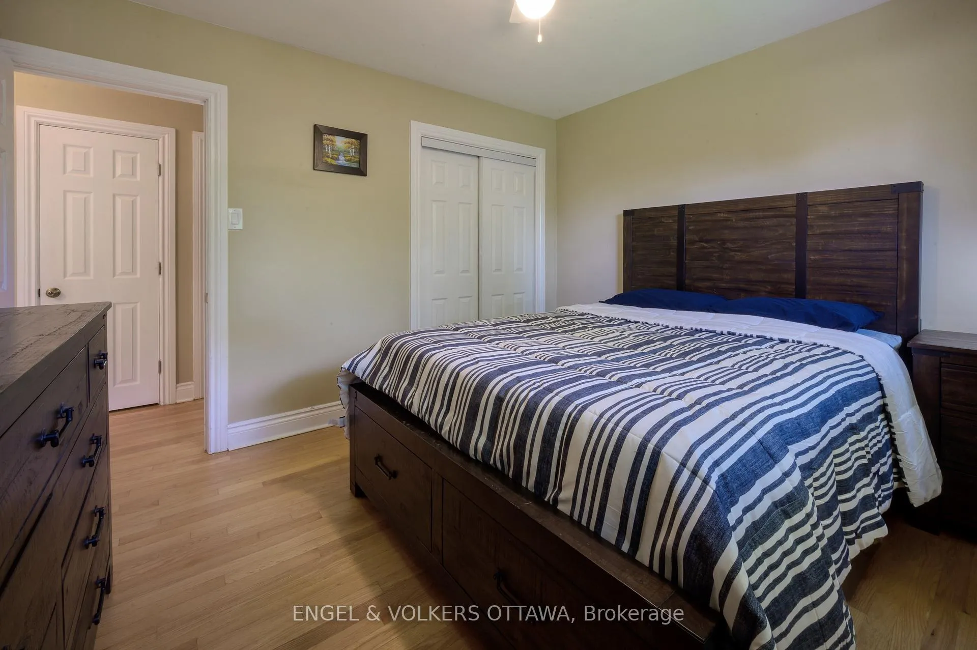 Photo 19 of 20 Majestic Drive, Ottawa, Manordale — HOMEH