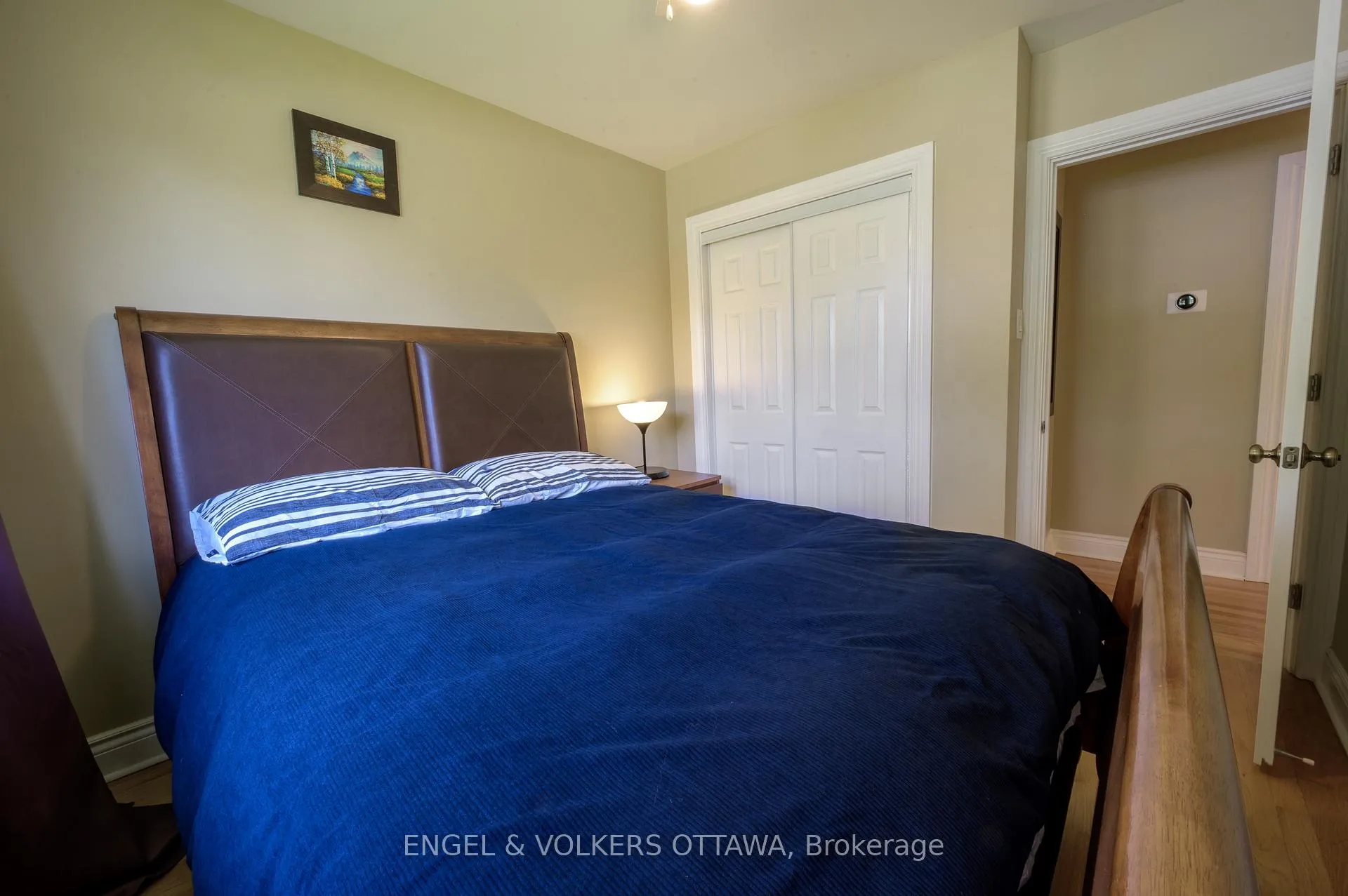 Photo 21 of 20 Majestic Drive, Ottawa, Manordale — HOMEH