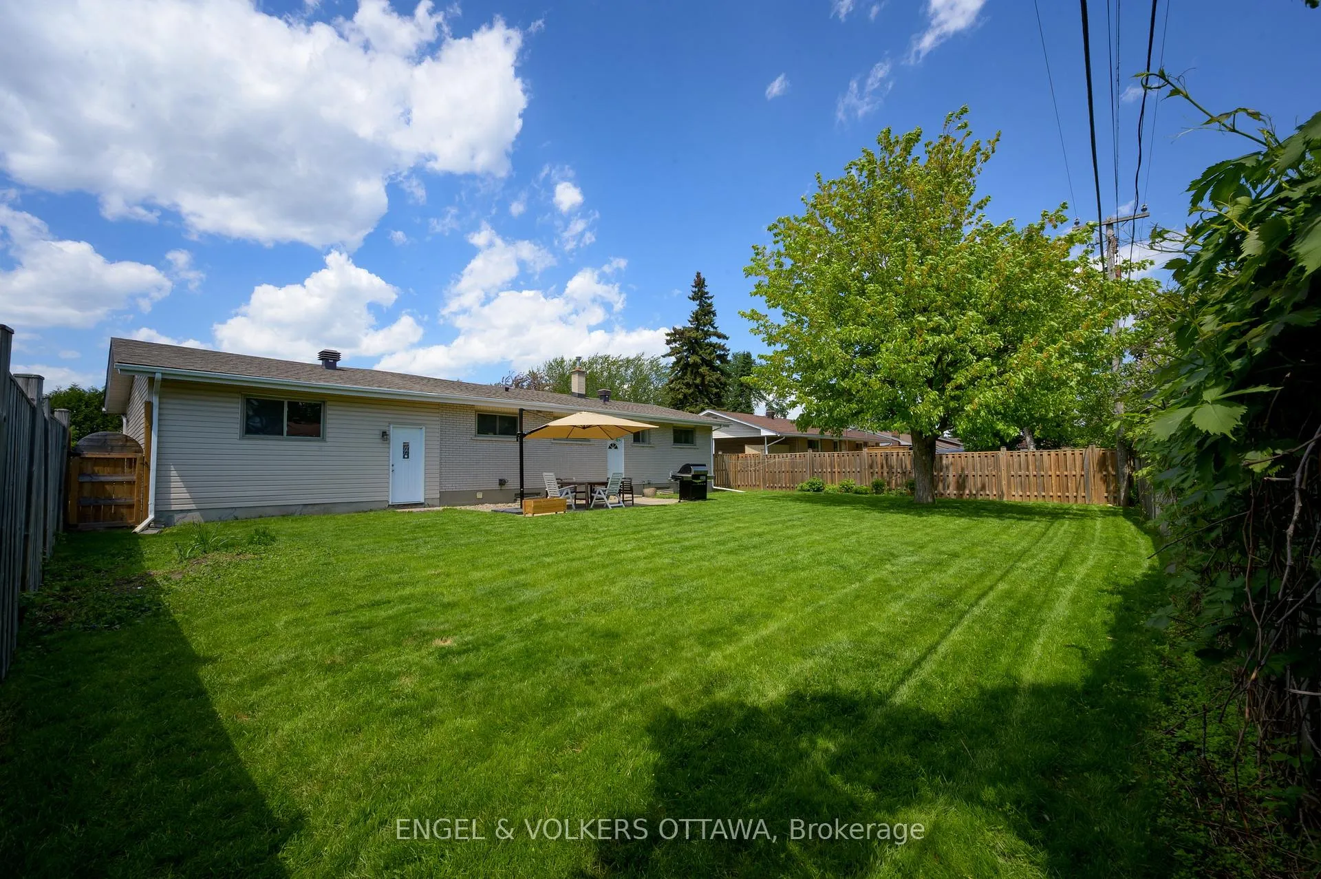 Photo 34 of 20 Majestic Drive, Ottawa, Manordale — HOMEH
