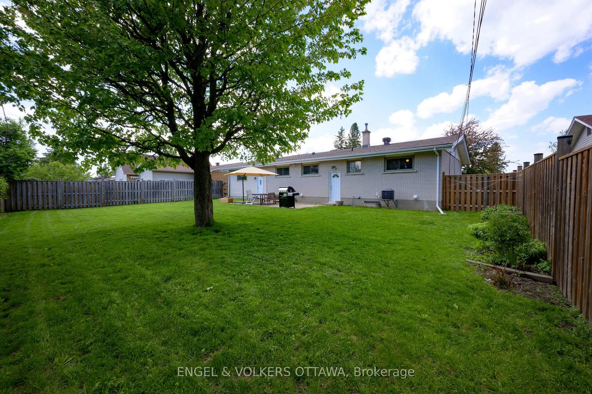 Photo 35 of 20 Majestic Drive, Ottawa, Manordale — HOMEH