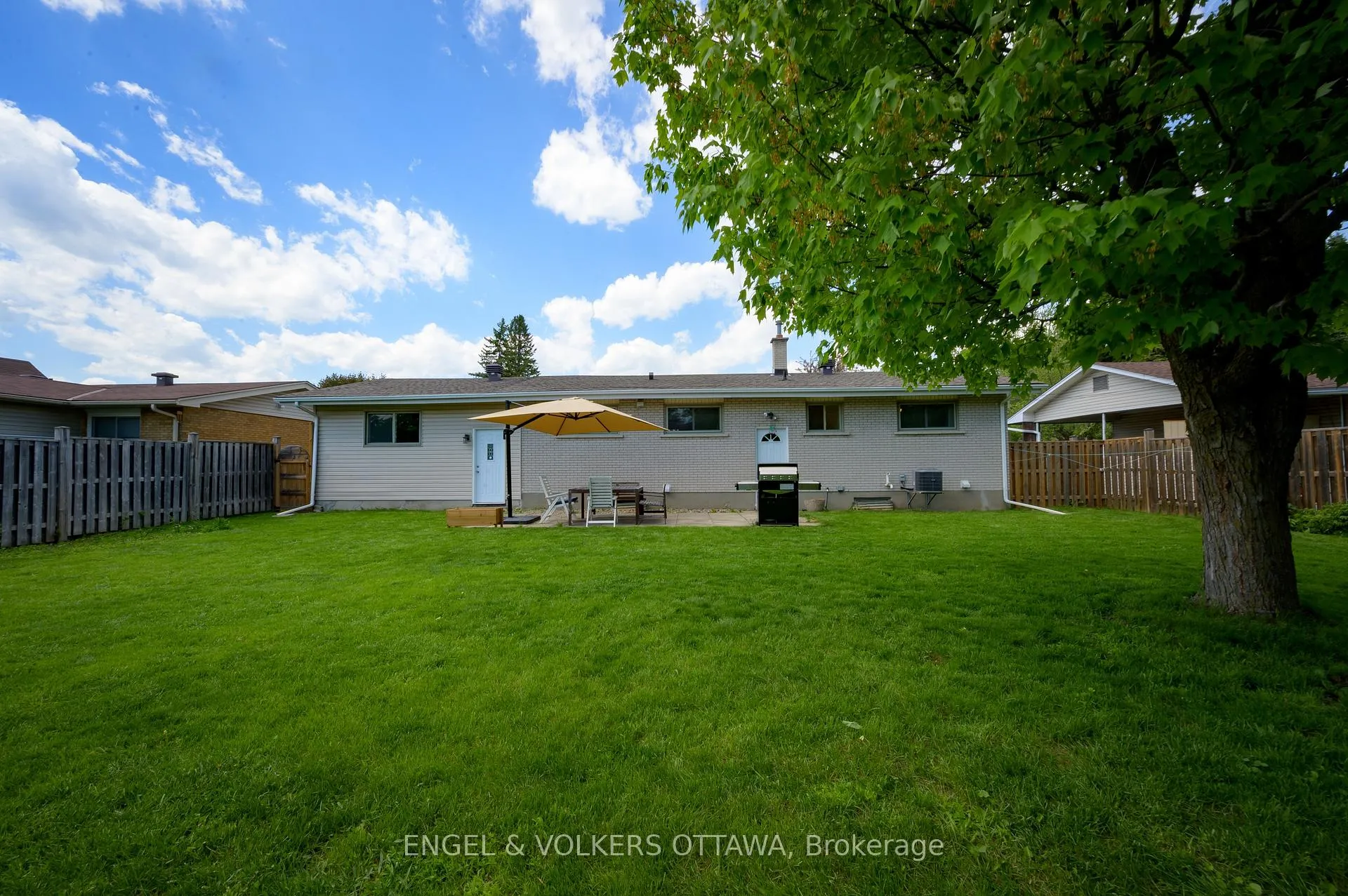 Photo 37 of 20 Majestic Drive, Ottawa, Manordale — HOMEH