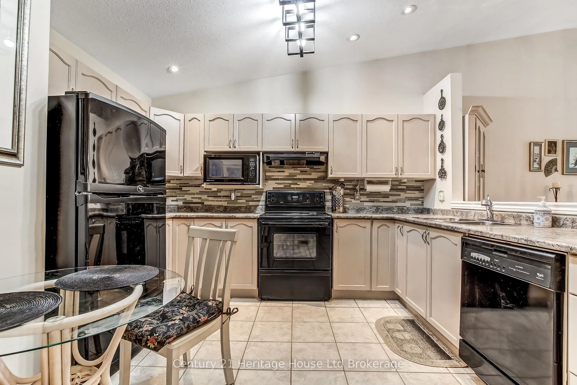 Photo 6 of Unit 54, 19 Hanlon Place, Brant, Paris — HOMEH