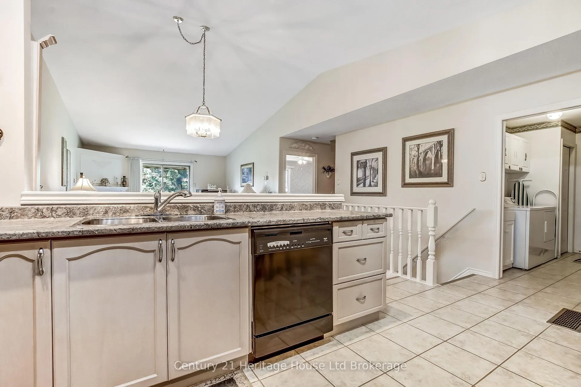 Photo 7 of Unit 54, 19 Hanlon Place, Brant, Paris — HOMEH