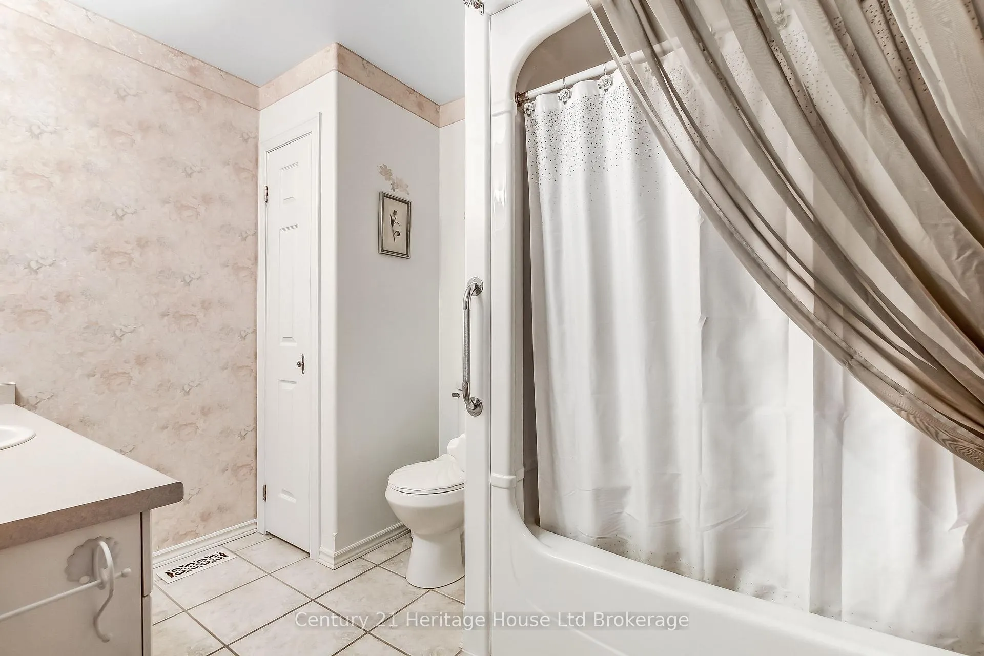 Photo 14 of Unit 54, 19 Hanlon Place, Brant, Paris — HOMEH