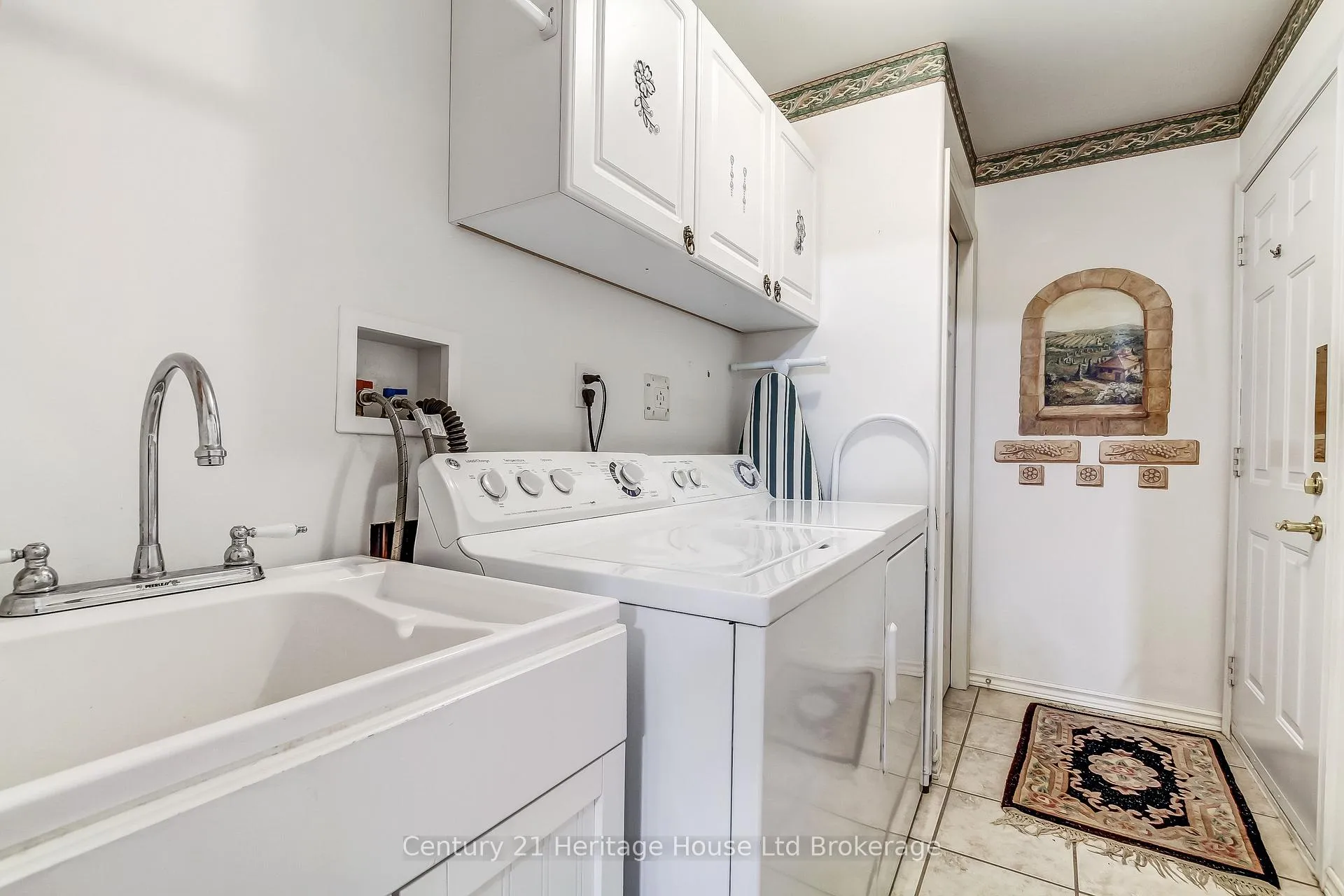 Photo 16 of Unit 54, 19 Hanlon Place, Brant, Paris — HOMEH